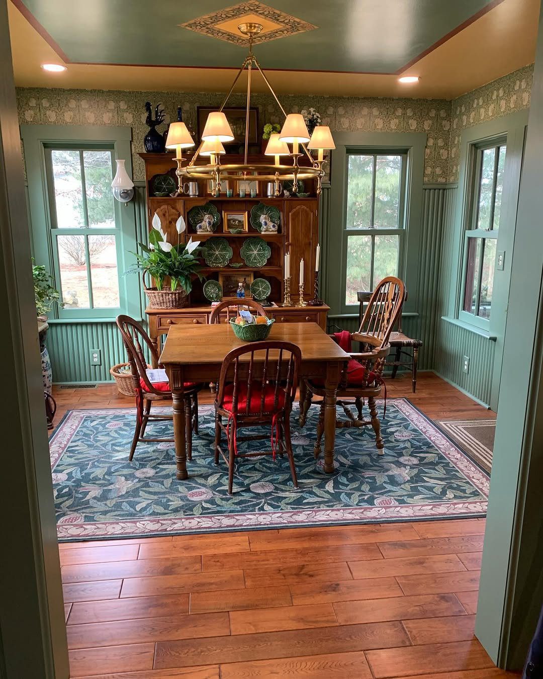 Victorian Dining Rooms That Will Stun You in 2025 3 Vintage Green Elegance With Warm Woods