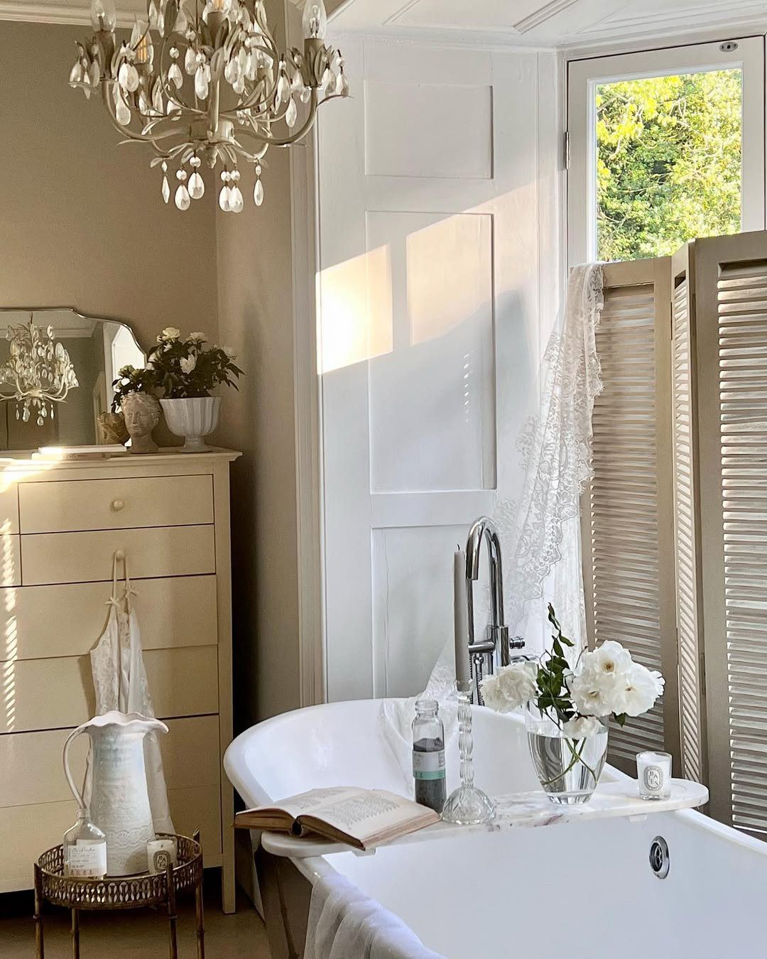 Victorian Bathrooms That Will Make You Swoon in 2025 12 Soft Neutrals And Victorian Romance