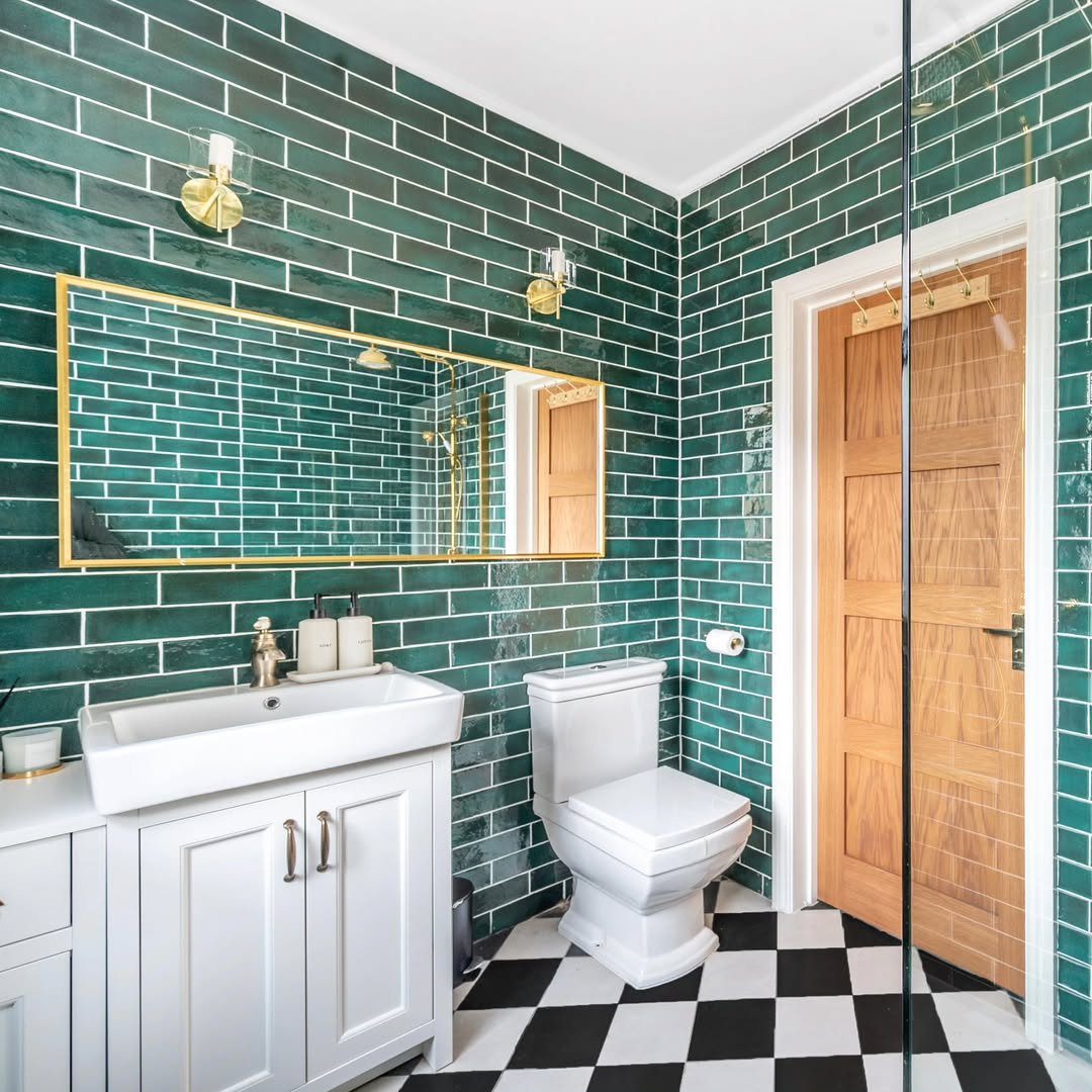 Victorian Bathrooms That Will Make You Swoon in 2025 23 Emerald Green Elegance With Victorian Flair