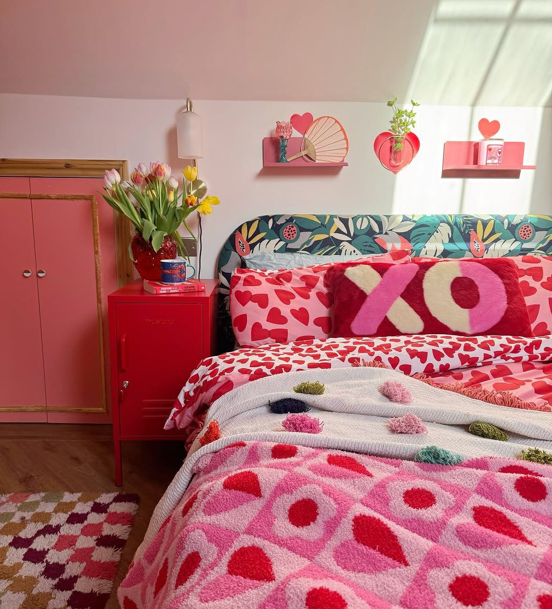 20 Jaw-Dropping Maximalist Bedrooms to Try in 2025! 7 Playful Hearts And Bold Colors
