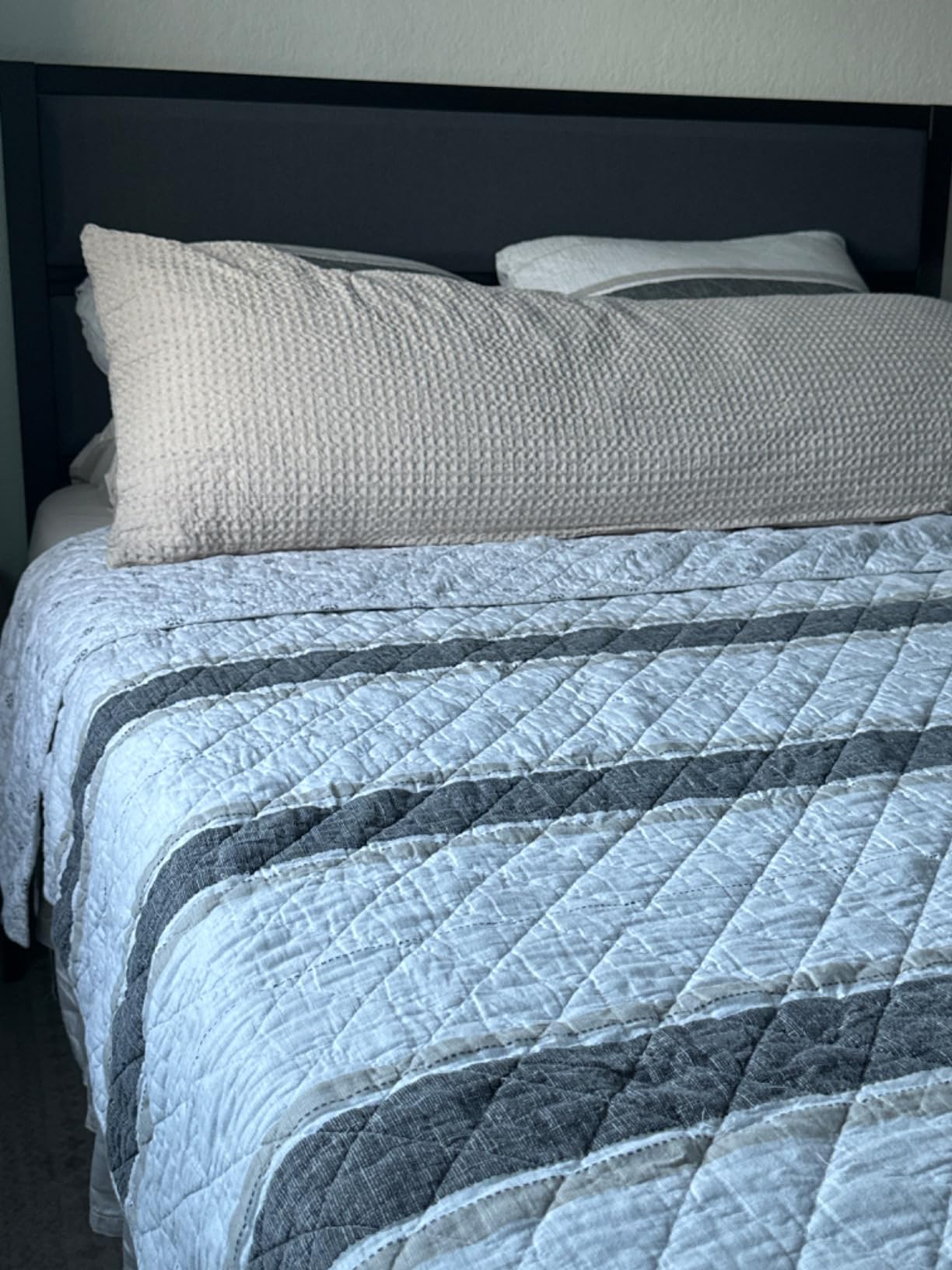 ZINUS Jessica Upholstered Metal Headboard, Easy Assembly, Queen, Grey Customer Review ZINUS Jessica Upholstered Metal Headboard, Easy Assembly, Queen, Grey - Customer Photo 1