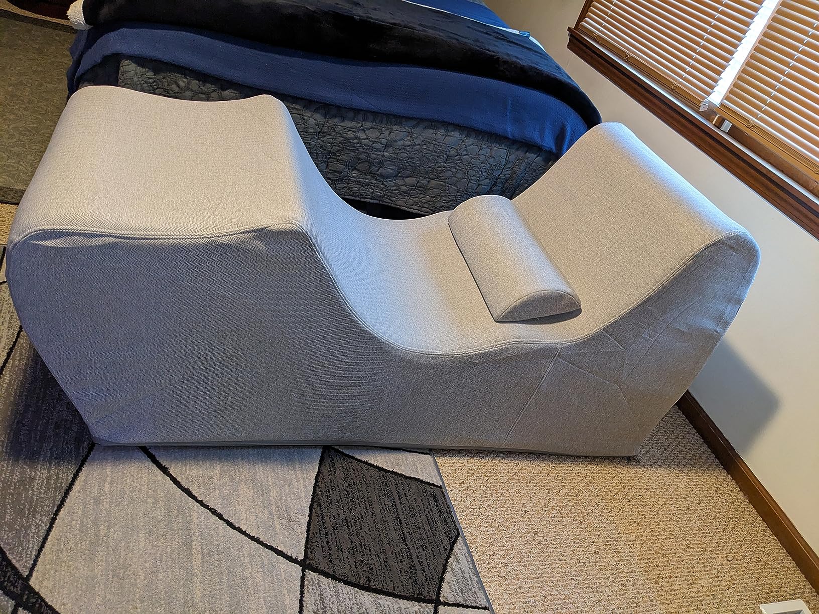 ZINUS Lotus Zero Gravity Chaise Lounger, Foam Recliner for Living Room, Ergonomic Positioning for Better Relaxation, Pillow Included, No Assembly, Dark Grey Customer Review ZINUS Lotus Zero Gravity Chaise Lounger, Foam Recliner for Living Room, Ergonomic Positioning for Better Relaxation, Pillow Included, No Assembly, Dark Grey - Customer Photo 2
