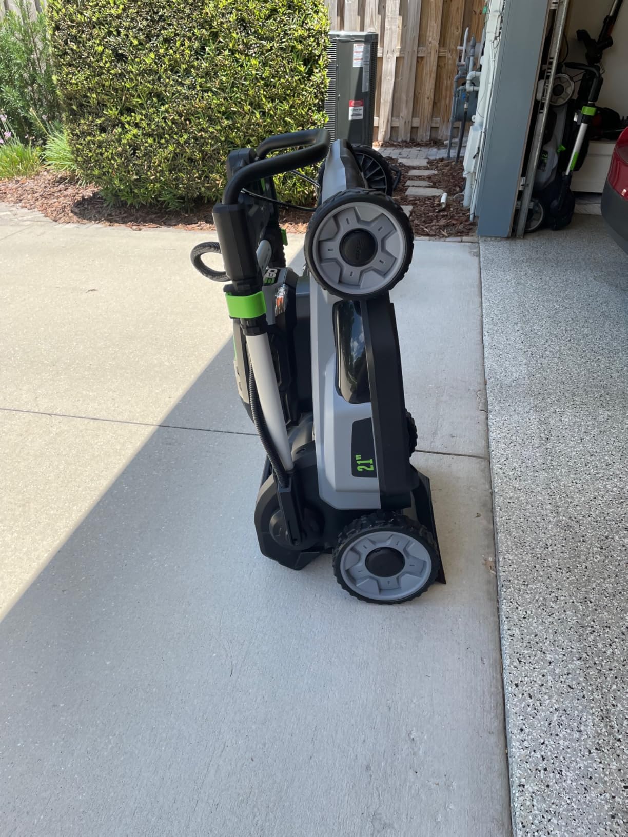EGO POWER+ Electric Lawn Mower, Cordless, Includes 56V 5.0Ah Battery And Rapid Charger - LM2101 Customer Review Image EGO POWER+ Electric Lawn Mower, Cordless, Includes 56V 5.0Ah Battery And Rapid Charger - LM2101 - Customer Photo 2 - RosenberryRooms