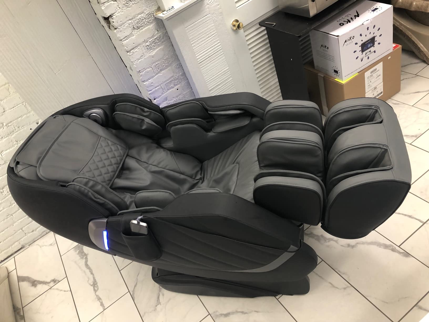 4D Massage Chair Full Body, 166° Flexible Track, 18 Modes, 11Technique, 36 Airbag Massage, with Yoga Stretch, Foot Massage, Zero Gravity Massage Recliner(Black) Customer Review 4D Massage Chair Full Body, 166° Flexible Track, 18 Modes, 11Technique, 36 Airbag Massage, with Yoga Stretch, Foot Massage, Zero Gravity Massage Recliner(Black) - Customer Photo 2