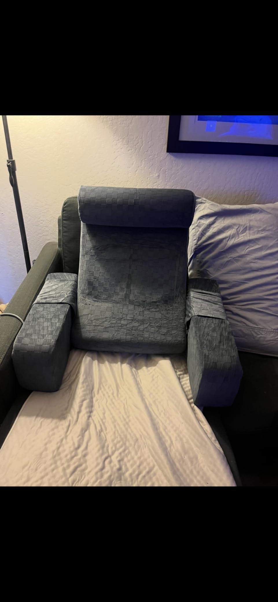 Vekkia Reading Pillow,Back Pillow for Bed Sitting Up Adult,Backrest Support Pillow with Arm and Large Pockets,Rest Chair for Reading,Gaming,Relaxing,Working or Watching TV in Bed&Floor-19in Grey Customer Review Photo Vekkia Reading Pillow,Back Pillow for Bed Sitting Up Adult,Backrest Support Pillow with Arm and Large Pockets,Rest Chair for Reading,Gaming,Relaxing,Working or Watching TV in Bed&Floor-19in Grey - Customer Photo 1