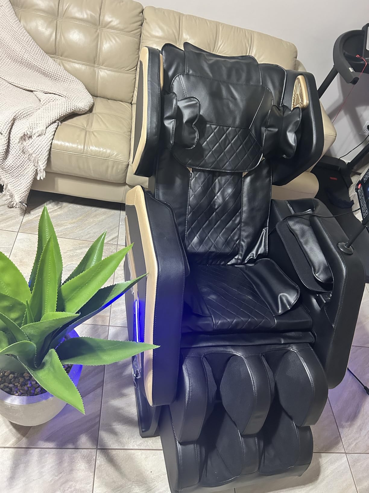 Massage Chair Full Body, Zero Gravity Massage Chair 2025 for Back Fatigue with 10 Fixed Rollers, Airbags, Phone Controller, Heating, Bluetooth Speaker, Nightlights for Living Room, Bedroom Customer Review Massage Chair Full Body, Zero Gravity Massage Chair 2025 for Back Fatigue with 10 Fixed Rollers, Airbags, Phone Controller, Heating, Bluetooth Speaker, Nightlights for Living Room, Bedroom - Customer Photo 2