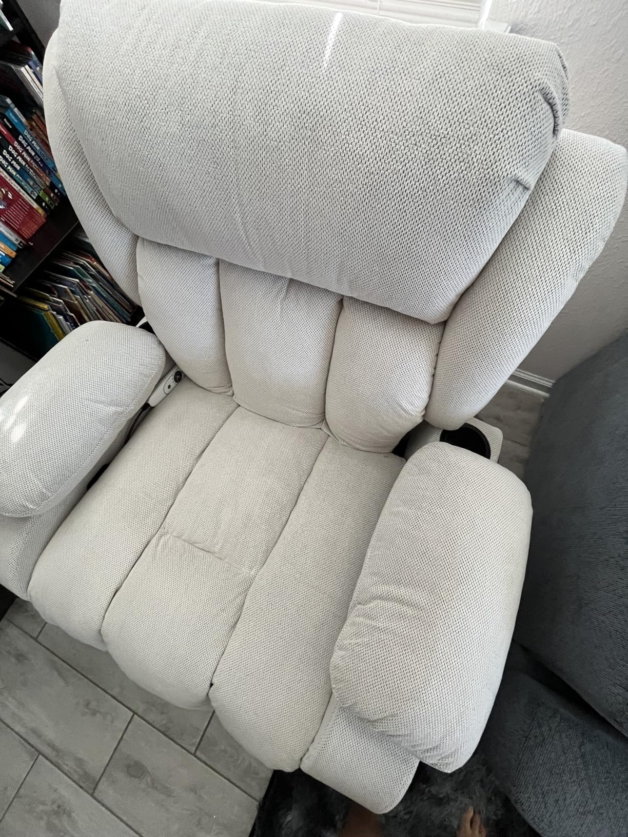 Oversized Recliner Chair for Adults with Vibration Massage and Lumbar Heating Swivel Rocker Recliner with Cup Holder and USB Charge Port for Living Room Customer Review Oversized Recliner Chair for Adults with Vibration Massage and Lumbar Heating Swivel Rocker Recliner with Cup Holder and USB Charge Port for Living Room - Customer Photo 1