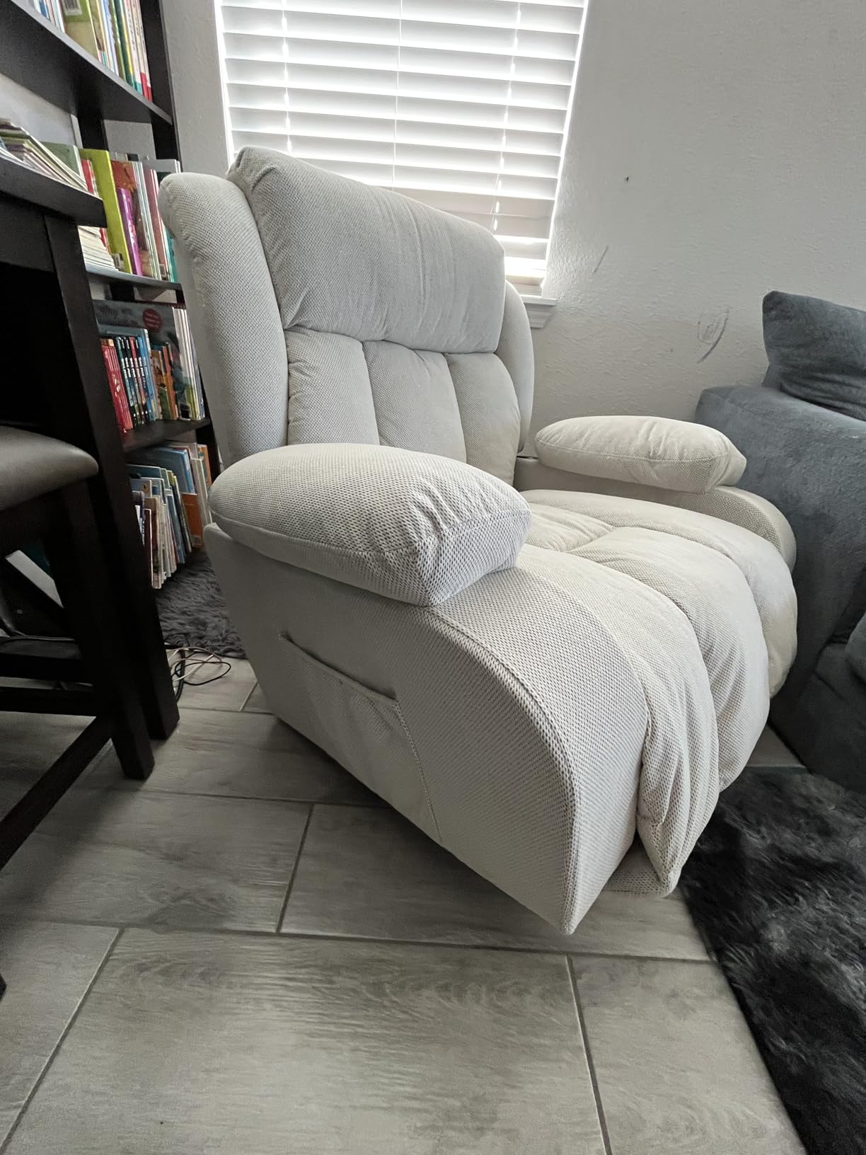 Oversized Recliner Chair for Adults with Vibration Massage and Lumbar Heating Swivel Rocker Recliner with Cup Holder and USB Charge Port for Living Room Customer Review Oversized Recliner Chair for Adults with Vibration Massage and Lumbar Heating Swivel Rocker Recliner with Cup Holder and USB Charge Port for Living Room - Customer Photo 2