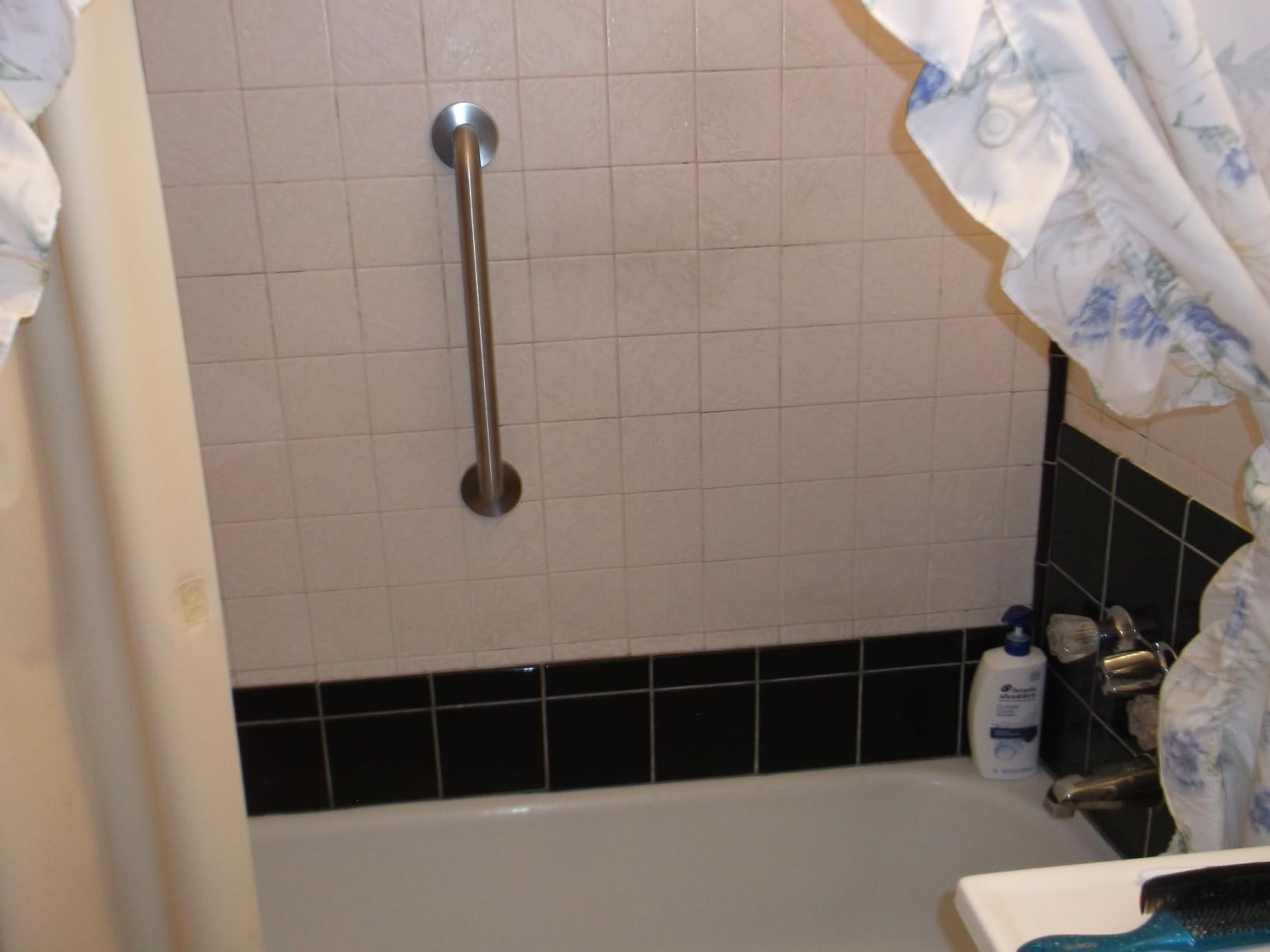 Moen Home Care Bathroom Safety 24 Inch Stainless Steel Handicap Grab Bar for Bathtub and Shower, Heavy Duty Handle, Elderly Assistance Product with Concealed Screws, 8724 Customer Review Moen Home Care Bathroom Safety 24 Inch Stainless Steel Handicap Grab Bar for Bathtub and Shower, Heavy Duty Handle, Elderly Assistance Product with Concealed Screws, 8724 - Customer Photo 2