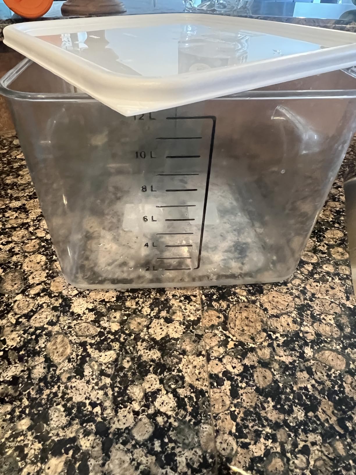 Rubbermaid Commercial Products, Space Saving Square Food Storage Container, 12 Quart, Clear, for Kitchen/Sous Vide/Meal Prep Customer Review Rubbermaid Commercial Products, Space Saving Square Food Storage Container, 12 Quart, Clear, for Kitchen/Sous Vide/Meal Prep - Customer Photo 1