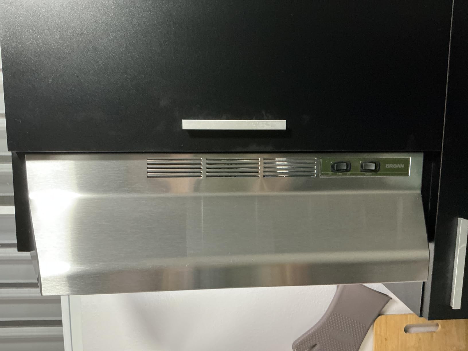 Broan-NuTone 413023 Ductless Range Hood Insert with Light, Exhaust Fan for Under Cabinet, 30-Inch, Black Customer Review Broan-NuTone 413023 Ductless Range Hood Insert with Light, Exhaust Fan for Under Cabinet, 30-Inch, Black - Customer Photo 1