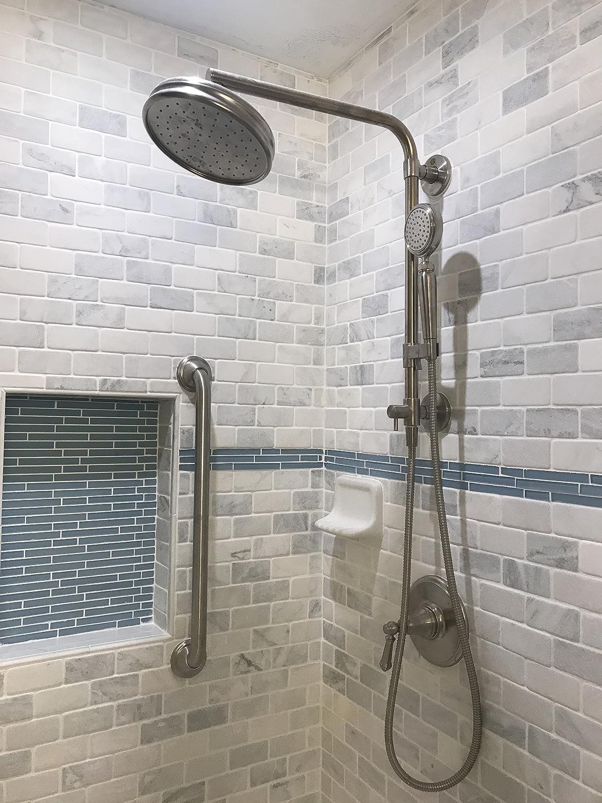 Moen Bathroom Safety 24-Inch Designer Stainless Steel Shower Grab Bar with Concealed Screws, LR8724D2BN Customer Review Moen Bathroom Safety 24-Inch Designer Stainless Steel Shower Grab Bar with Concealed Screws, LR8724D2BN - Customer Photo 2