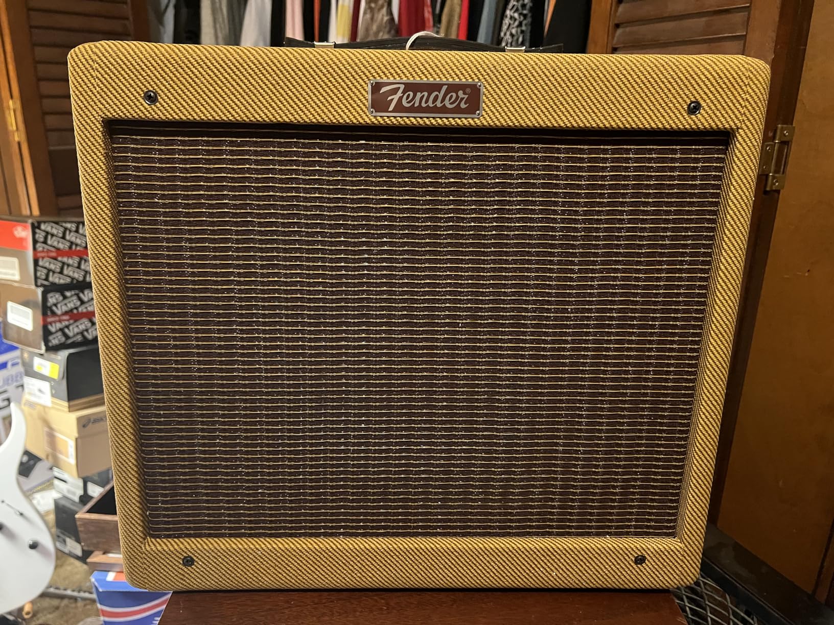 Fender Blues Junior Guitar Amplifier, Lacquered Tweed, with 2-Year Warranty Customer Review Fender Blues Junior Guitar Amplifier, Lacquered Tweed, with 2-Year Warranty - Customer Photo 1