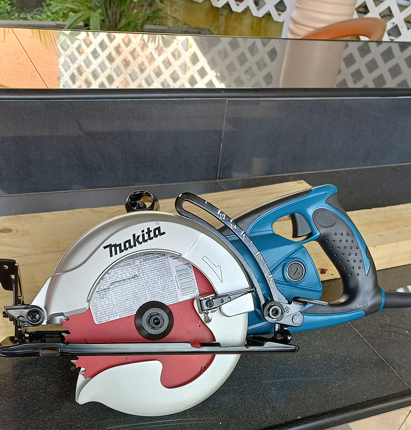 Makita 5477NB 7-1/4 Makita 5477NB 7-1/4