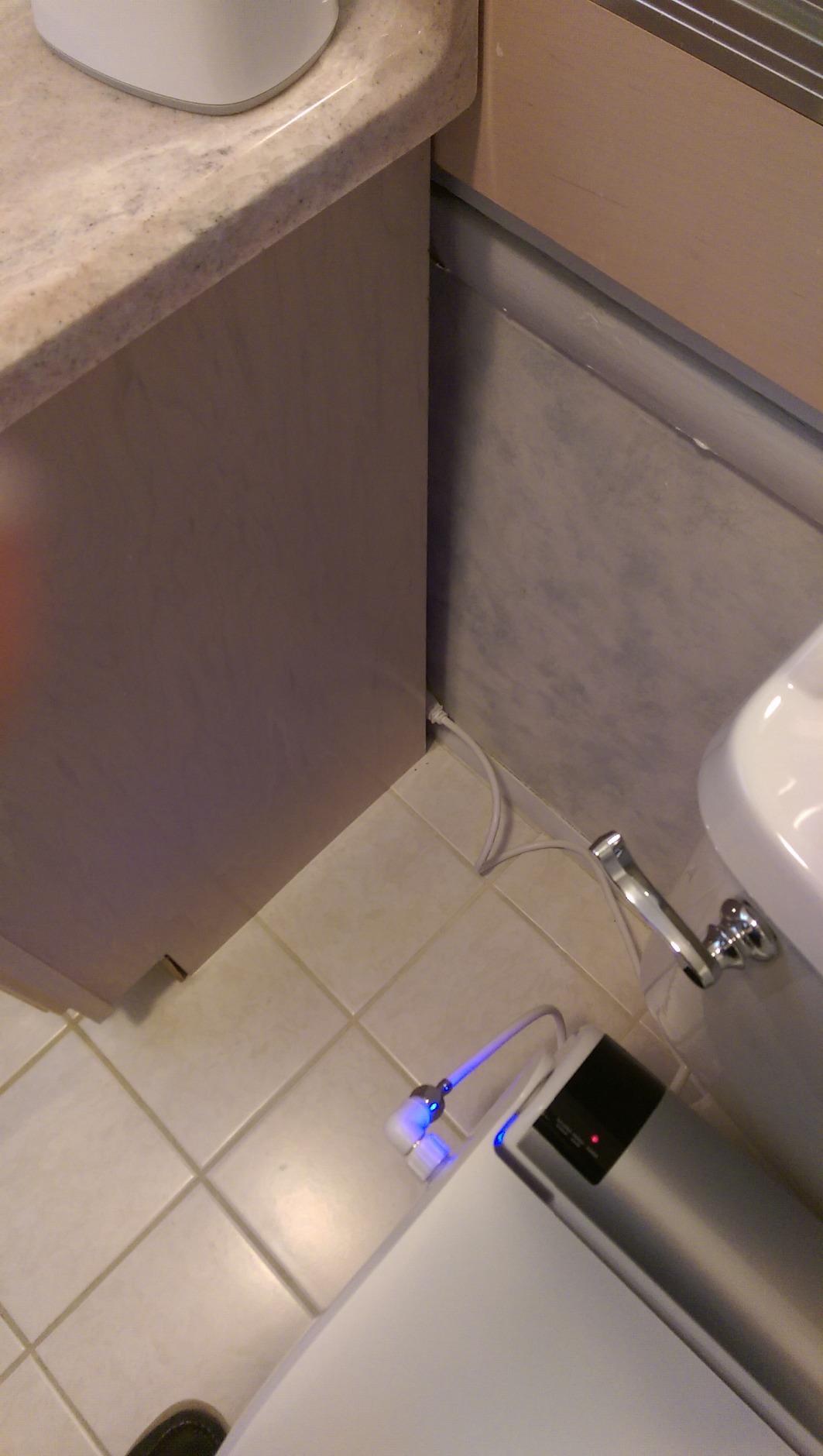 Bio Bidet BB2000 Bliss Electric Bidet Toilet Seat, Warm Water with Air Dryer, Heated Seat with Sensor and Slow Close Lid, Night Light, Remote Control, Elongated, White Customer Review Bio Bidet BB2000 Bliss Electric Bidet Toilet Seat, Warm Water with Air Dryer, Heated Seat with Sensor and Slow Close Lid, Night Light, Remote Control, Elongated, White - Customer Photo 1