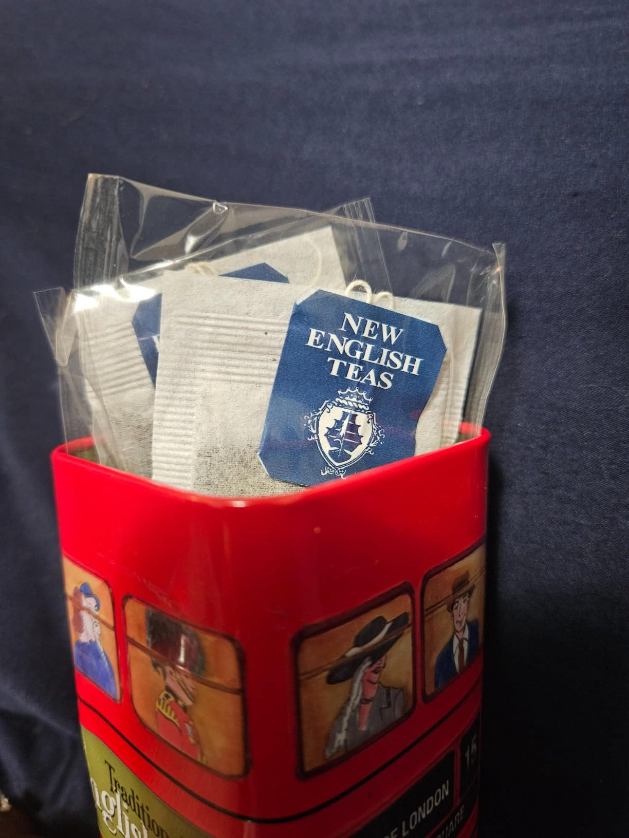 British Heritage 3x Tea Tins with 42 English Teabags (Big Ben, Red London Bus, Telephone Box) Customer Review British Heritage 3x Tea Tins with 42 English Teabags (Big Ben, Red London Bus, Telephone Box) - Customer Photo 2