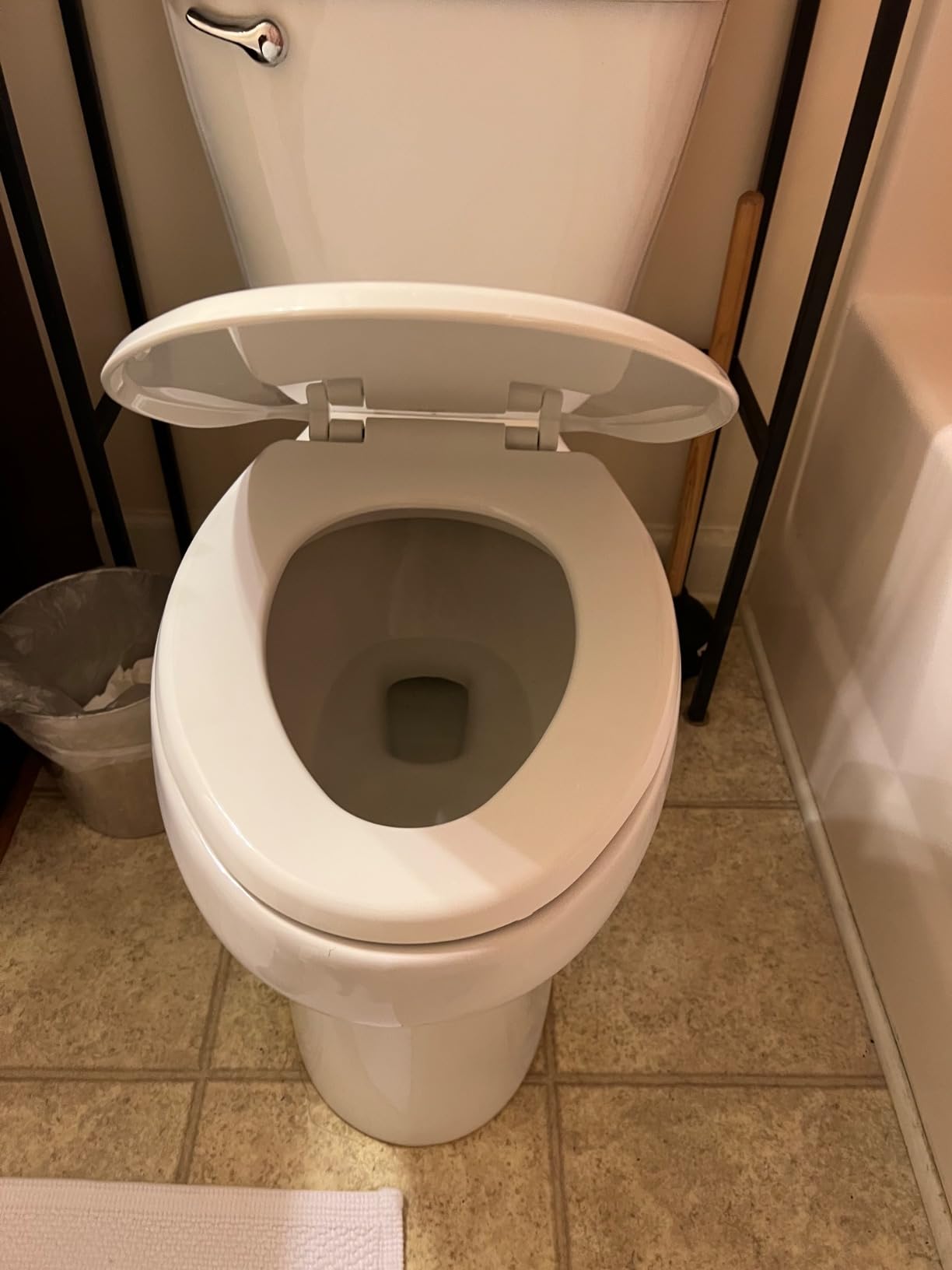 Mayfair Caswell Modern Slow Close Toilet Seat, Easy Clean Hinges and Durable Plastic Seat, Made in USA, Round, White Customer Review Mayfair Caswell Modern Slow Close Toilet Seat, Easy Clean Hinges and Durable Plastic Seat, Made in USA, Round, White - Customer Photo 2
