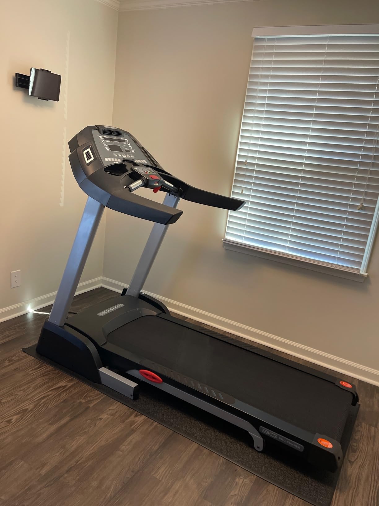 Pro Runner X Treadmill - Heavy Duty Home Construction - FreeSync FTMS Bluetooth Connectivity - Low 6.5 Pro Runner X Treadmill - Heavy Duty Home Construction - FreeSync FTMS Bluetooth Connectivity - Low 6.5