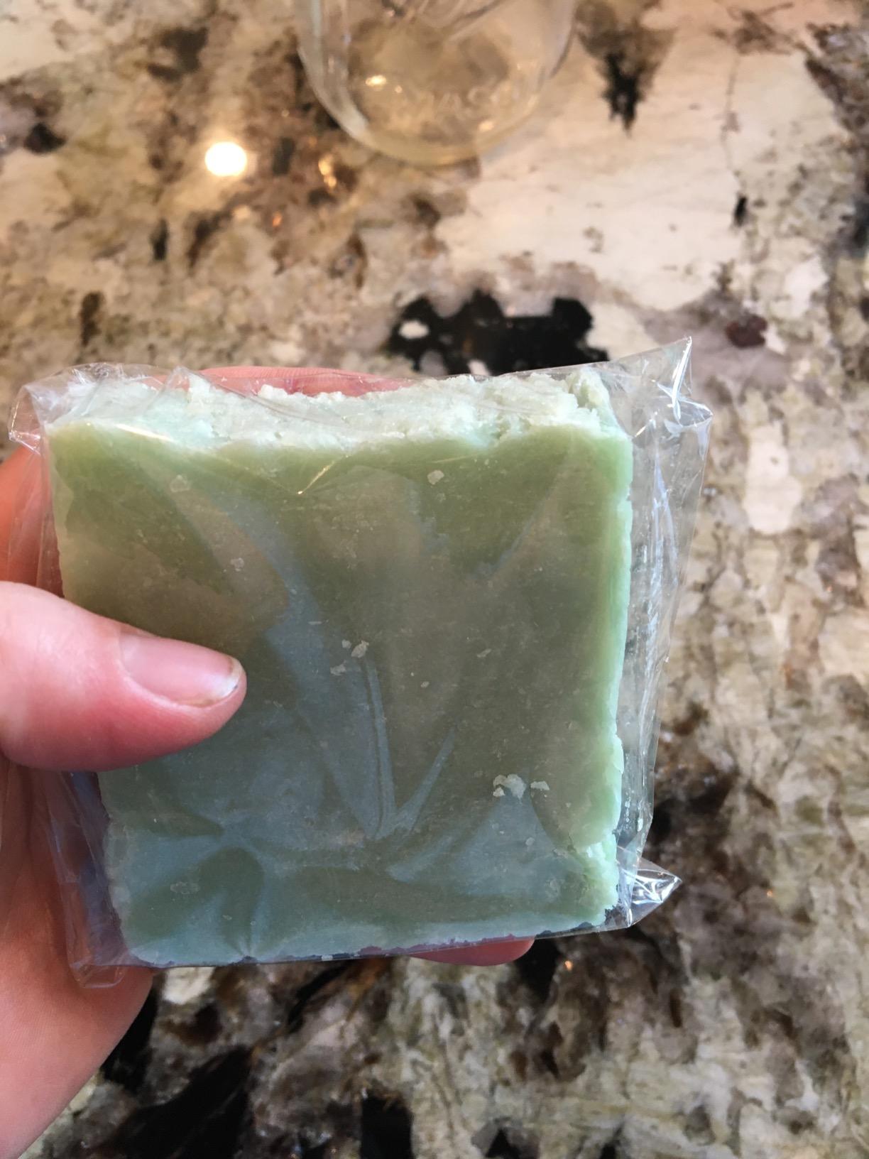 Eve Hansen Organic Eucalyptus Essential Oil 4oz | Topical & Aromatherapy | Sauna Essential Oil Customer Review Eve Hansen Organic Eucalyptus Essential Oil 4oz | Topical & Aromatherapy | Sauna Essential Oil - Customer Photo 1