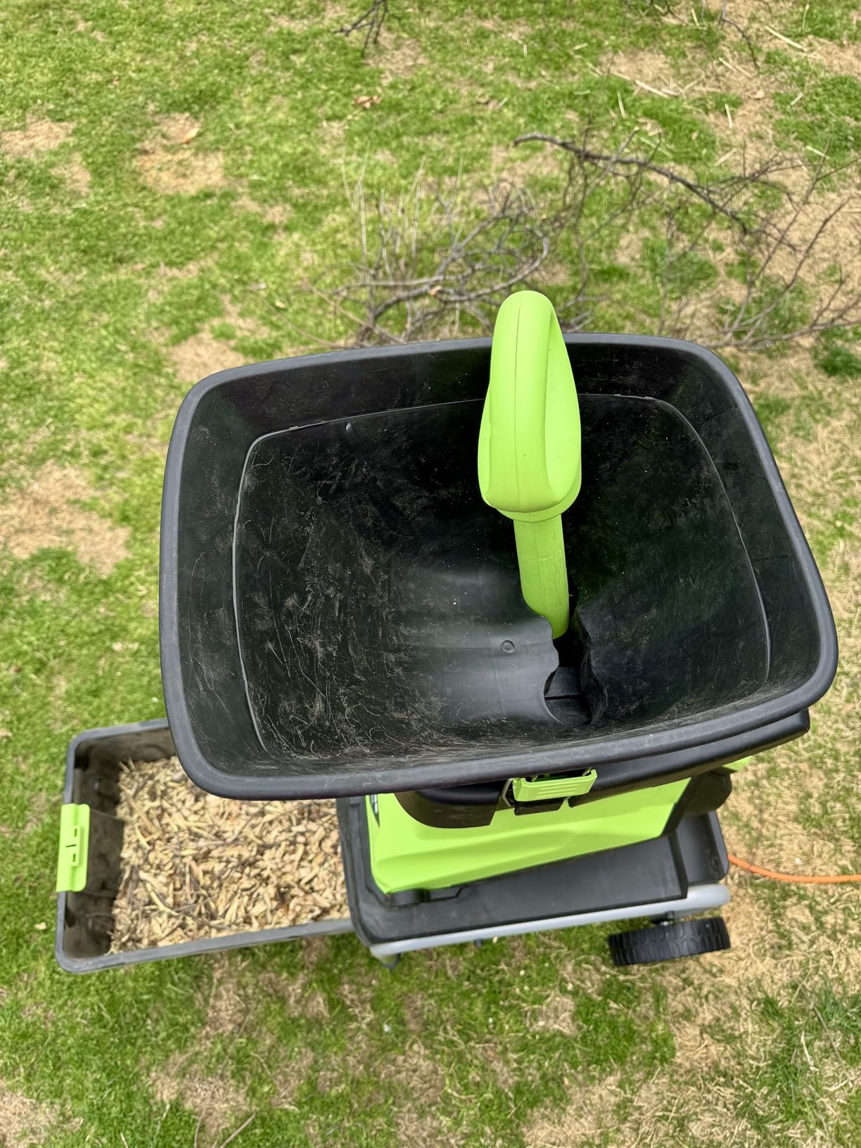 Earthwise GS70015 15-Amp Garden Corded Electric Chipper, Collection Bin Customer Review Earthwise GS70015 15-Amp Garden Corded Electric Chipper, Collection Bin - Customer Photo 1