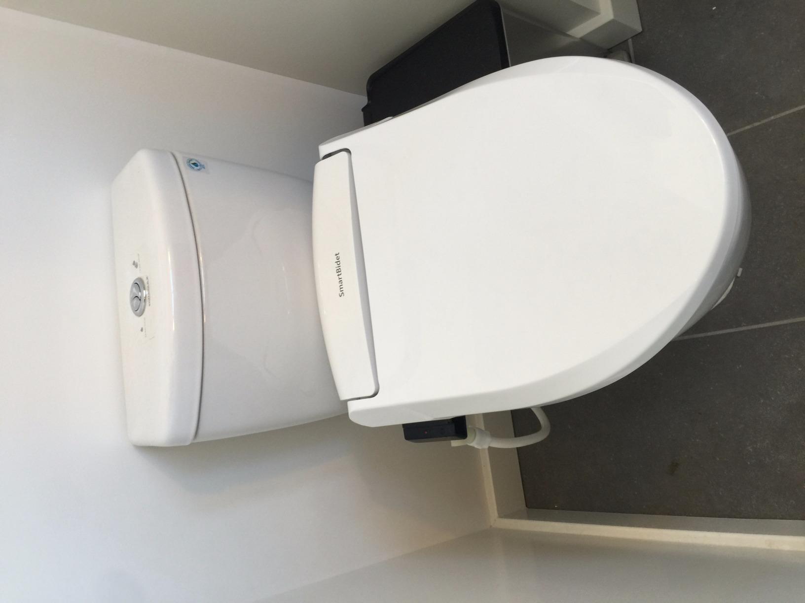 SmartBidet® SB-1000WE Electric Smart Bidet™ Toilet Seat with Heated Seat, Warm Air Dryer, Temperature Control Wash, and Remote Control, Elongated Seat Customer Review SmartBidet® SB-1000WE Electric Smart Bidet™ Toilet Seat with Heated Seat, Warm Air Dryer, Temperature Control Wash, and Remote Control, Elongated Seat - Customer Photo 1