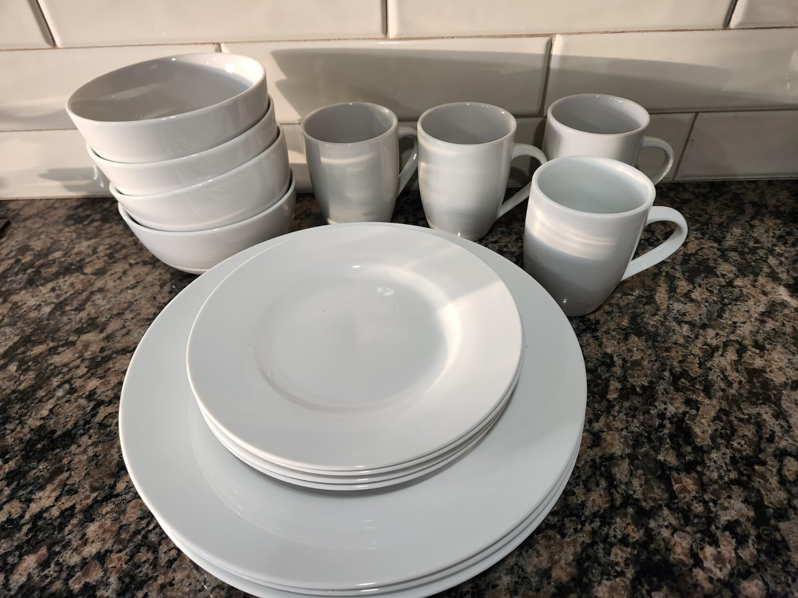 Amazon Basics 16-Piece Porcelain Kitchen Dinnerware Set with Plates, Bowls and Mugs, Service for 4 - White Customer Review Amazon Basics 16-Piece Porcelain Kitchen Dinnerware Set with Plates, Bowls and Mugs, Service for 4 - White - Customer Photo 2