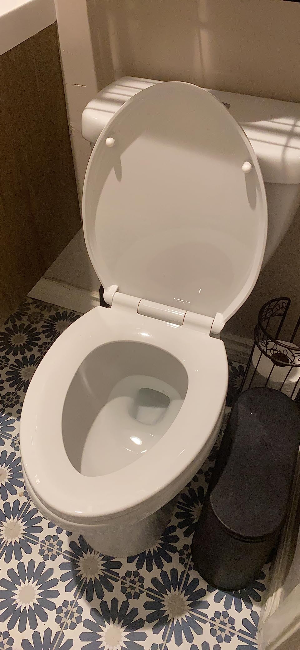 Delta Faucet Wycliffe Slow Close Elongated Toilet Seat with Non-Slip Seat Bumpers, Soft Close Toilet Seat Elongated, Toilet Seat Slow Close, White 811901-WH Customer Review Delta Faucet Wycliffe Slow Close Elongated Toilet Seat with Non-Slip Seat Bumpers, Soft Close Toilet Seat Elongated, Toilet Seat Slow Close, White 811901-WH - Customer Photo 2