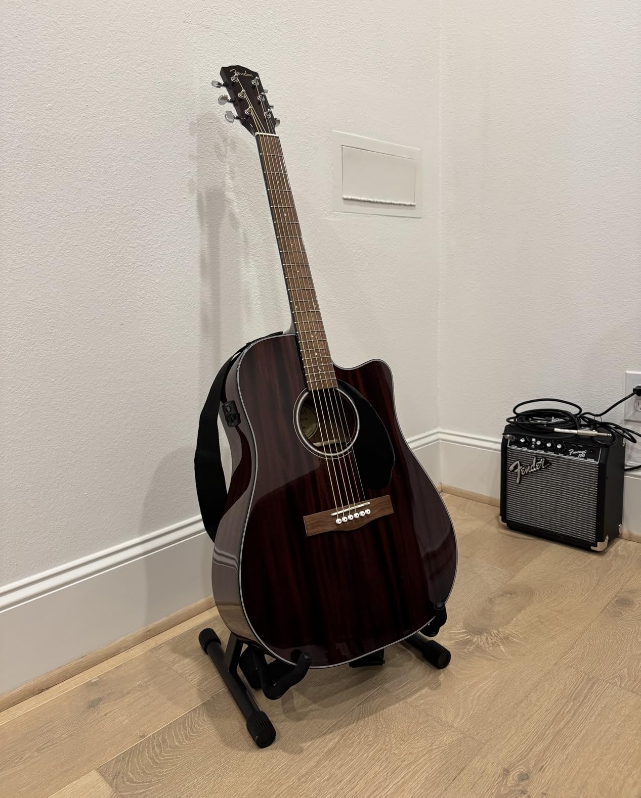 Fender CD-60SCE Solid Top Dreadnought Acoustic-Electric Guitar - All Mahogany Bundle with Hard Case, Tuner, Instrument Cable, Strap, Strings, Picks, Polishing Cloth and Austin Bazaar Instructional DVD Customer Review Fender CD-60SCE Solid Top Dreadnought Acoustic-Electric Guitar - All Mahogany Bundle with Hard Case, Tuner, Instrument Cable, Strap, Strings, Picks, Polishing Cloth and Austin Bazaar Instructional DVD - Customer Photo 2