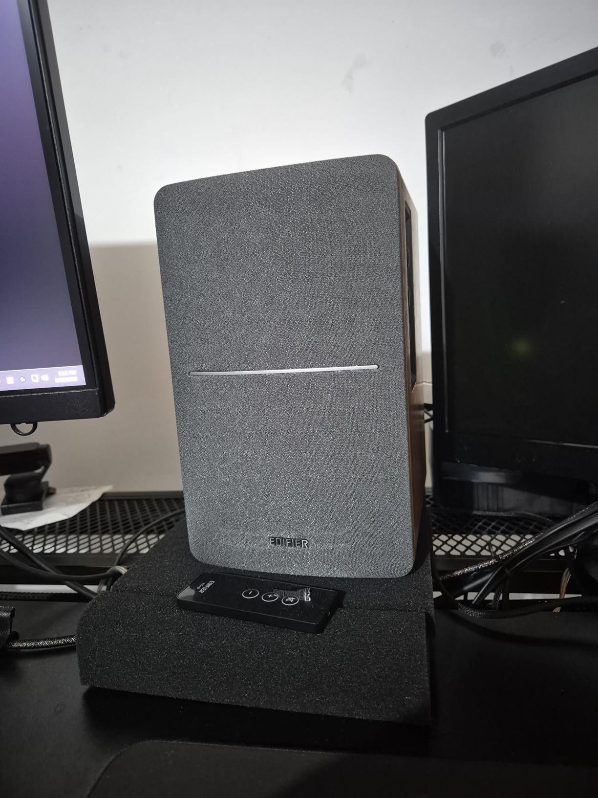 Edifier R1280T Powered Bookshelf Speakers - 2.0 Active Near Field Studio Monitor Speaker - Wooden Enclosure - 42 Watts RMS Power Customer Review Edifier R1280T Powered Bookshelf Speakers - 2.0 Active Near Field Studio Monitor Speaker - Wooden Enclosure - 42 Watts RMS Power - Customer Photo 1