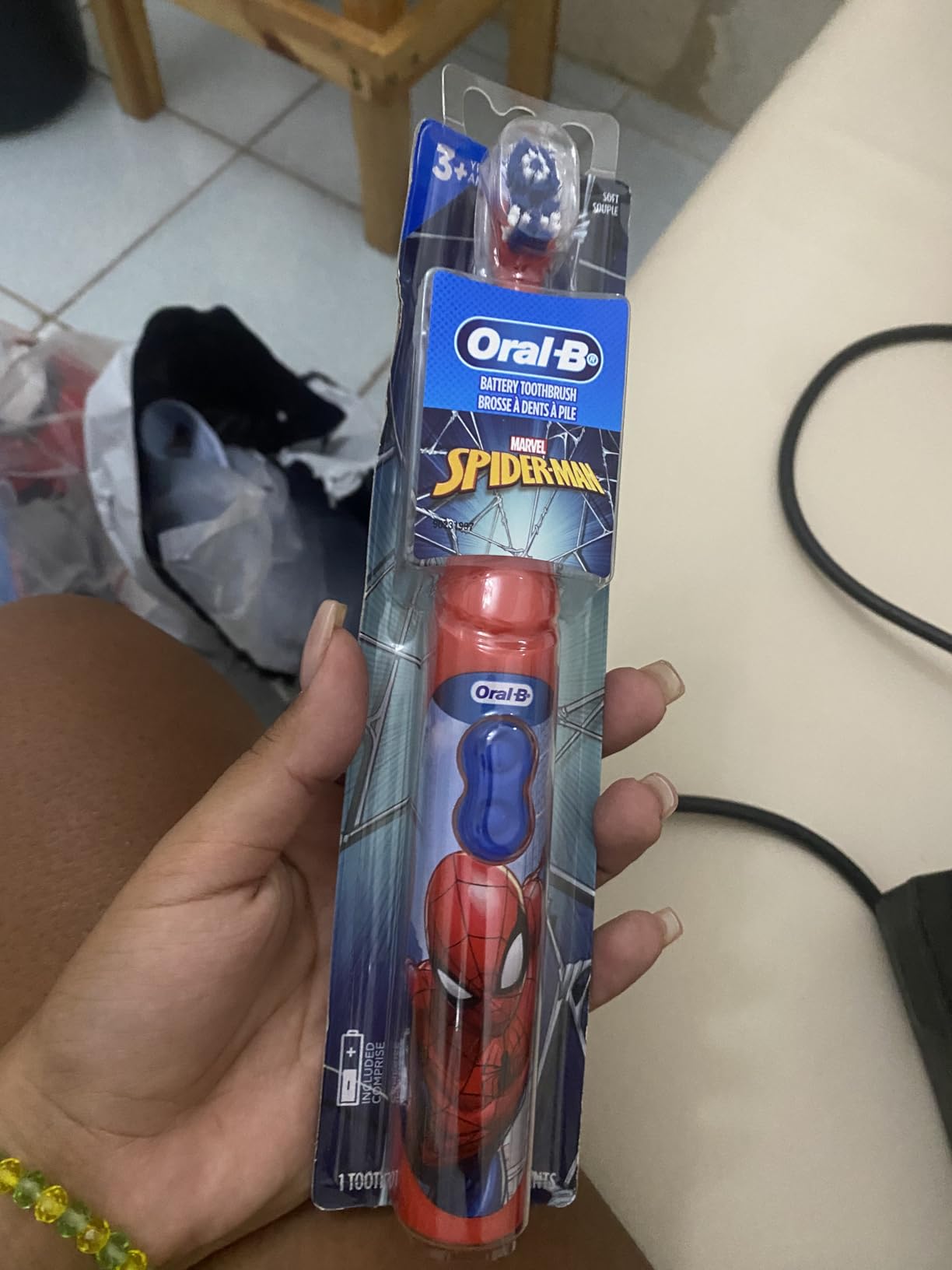 Oral-B Kids Battery Power Electric Toothbrush Featuring Disney's Frozen for Children and Toddlers age 3+, Soft (Characters May Vary) Customer Review Oral-B Kids Battery Power Electric Toothbrush Featuring Disney's Frozen for Children and Toddlers age 3+, Soft (Characters May Vary) - Customer Photo 1