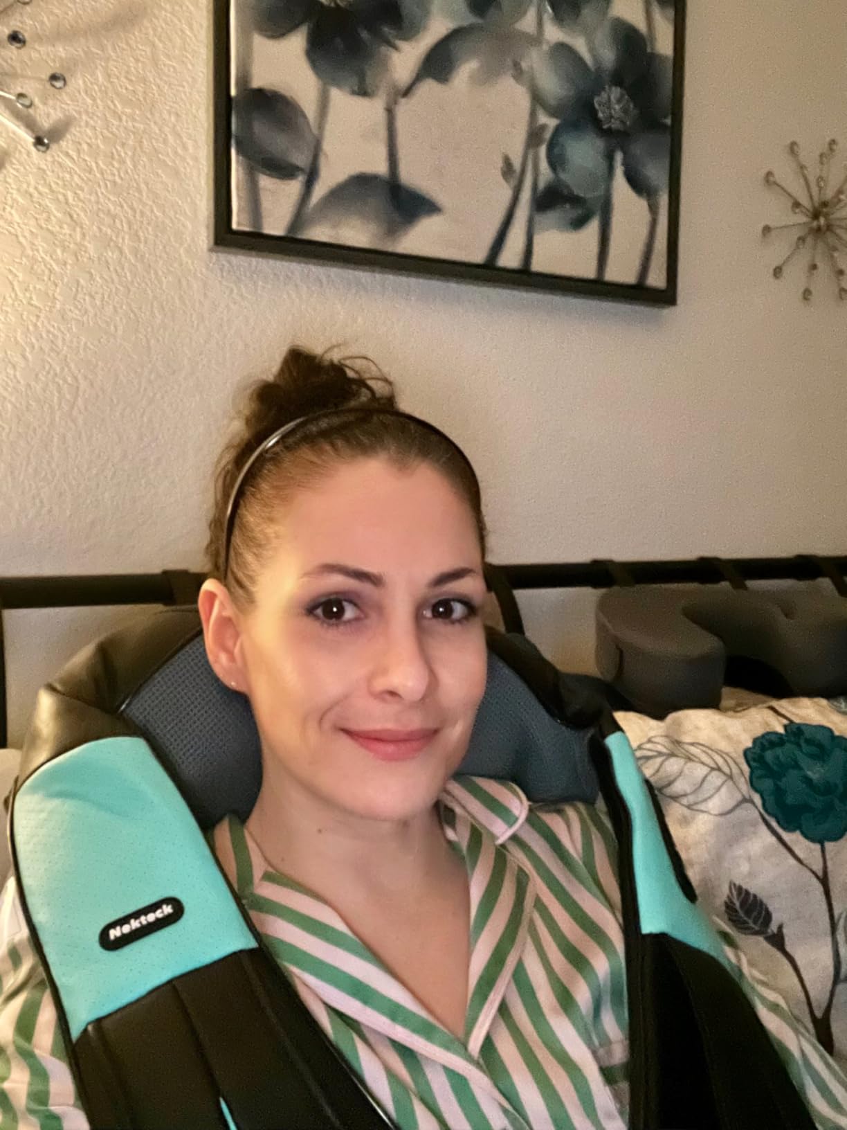 Nekteck Shiatsu Neck Massager for Pain Relief Deep Tissue with Heat, 3D Kneading Massage Pillow Back Shoulder Massager Customer Review Nekteck Shiatsu Neck Massager for Pain Relief Deep Tissue with Heat, 3D Kneading Massage Pillow Back Shoulder Massager - Customer Photo 1