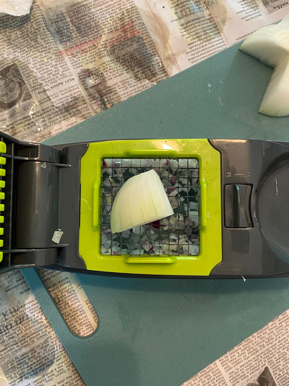 Mueller Austria Mandoline Slicer for Kitchen, Adjustable Vegetable Chopper, Fruit, Cheese Grater, Potato Chips Slicer - Black Customer Review Mueller Austria Mandoline Slicer for Kitchen, Adjustable Vegetable Chopper, Fruit, Cheese Grater, Potato Chips Slicer - Black - Customer Photo 2