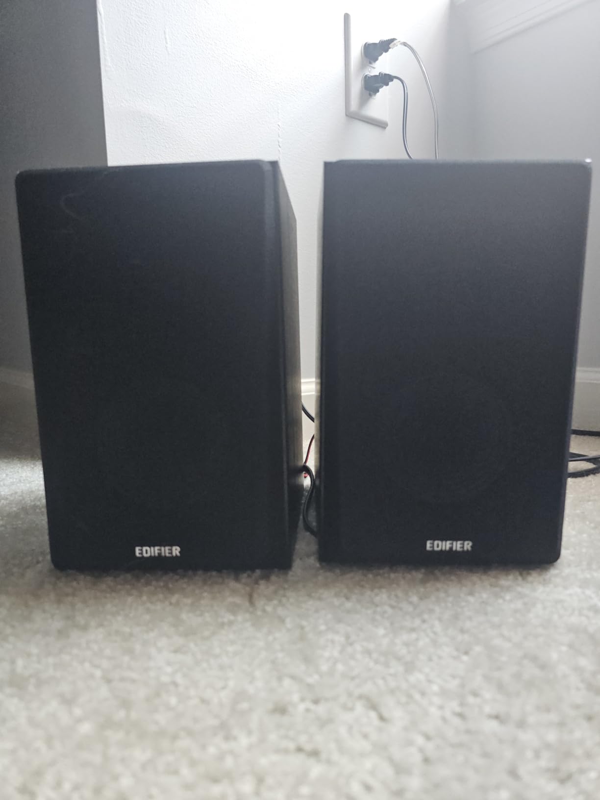Best Bookshelf Speakers Under $300 in 2025: Expert Reviews 23 B01LXDZ8WB Customer Photo 1