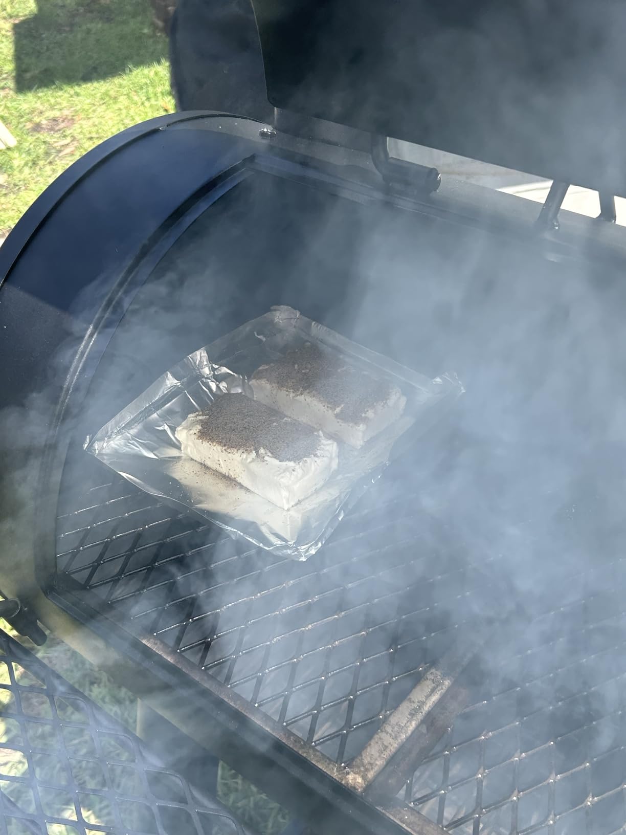 Char-Griller® Competition Pro® Barrel Grill and Offset Smoker, Includes Side Fire Box for Texas-Style Offset Smoking, Metal Cooking Grates, 1,010 Cooking Square Inches in Black, Model 2823 in Black Customer Review Char-Griller® Competition Pro® Barrel Grill and Offset Smoker, Includes Side Fire Box for Texas-Style Offset Smoking, Metal Cooking Grates, 1,010 Cooking Square Inches in Black, Model 2823 in Black - Customer Photo 1
