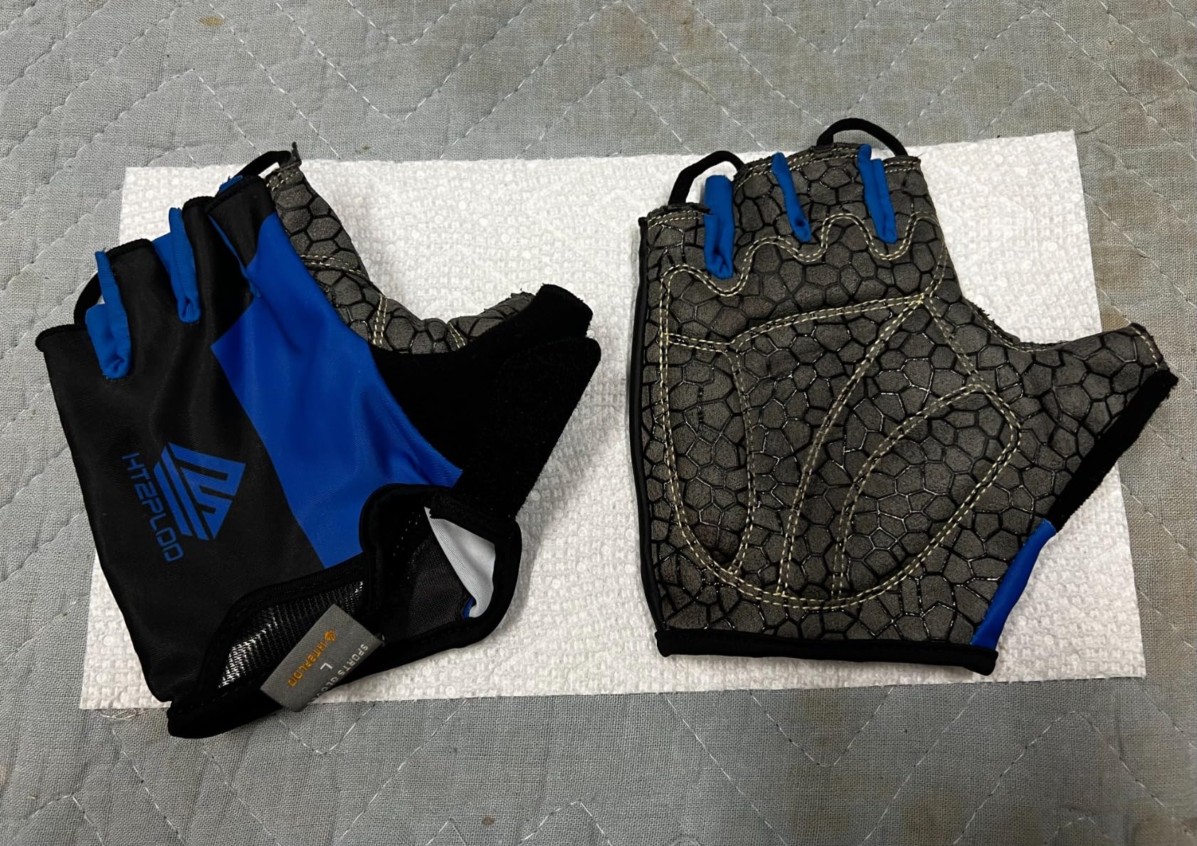 Bike Gloves for Men Women with Anti-Slip Shock-Absorbing Pad, Light Weight Half-Finger Cycling Gloves Customer Review Bike Gloves for Men Women with Anti-Slip Shock-Absorbing Pad, Light Weight Half-Finger Cycling Gloves - Customer Photo 1