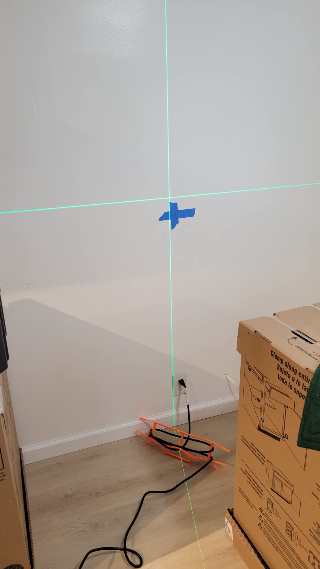 Huepar Laser Level, 100ft Self Leveling Green Cross Line Laser for Picture Hanging, Tile, Decoration & DIY Indoor Construction – 360° Magnetic Base & Battery Included Customer Review Huepar Laser Level, 100ft Self Leveling Green Cross Line Laser for Picture Hanging, Tile, Decoration & DIY Indoor Construction – 360° Magnetic Base & Battery Included - Customer Photo 1