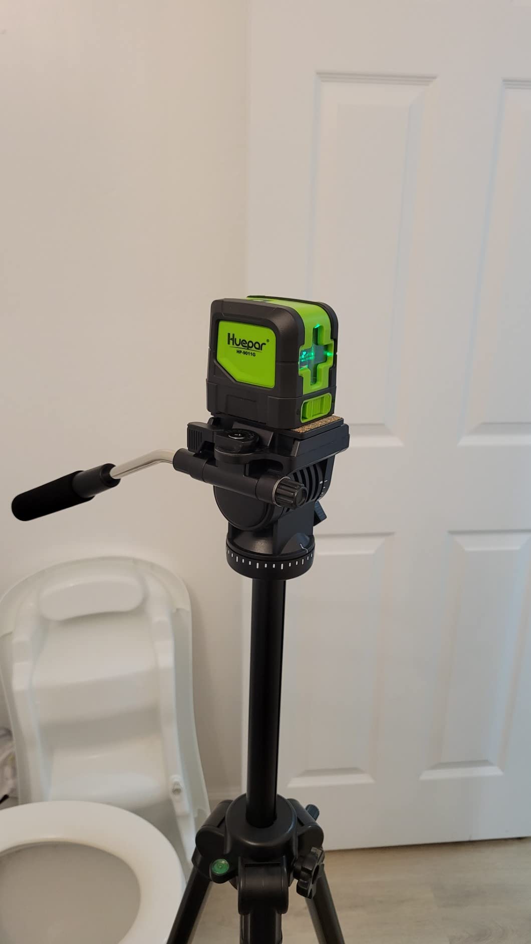Huepar Laser Level, 100ft Self Leveling Green Cross Line Laser for Picture Hanging, Tile, Decoration & DIY Indoor Construction – 360° Magnetic Base & Battery Included Customer Review Huepar Laser Level, 100ft Self Leveling Green Cross Line Laser for Picture Hanging, Tile, Decoration & DIY Indoor Construction – 360° Magnetic Base & Battery Included - Customer Photo 2