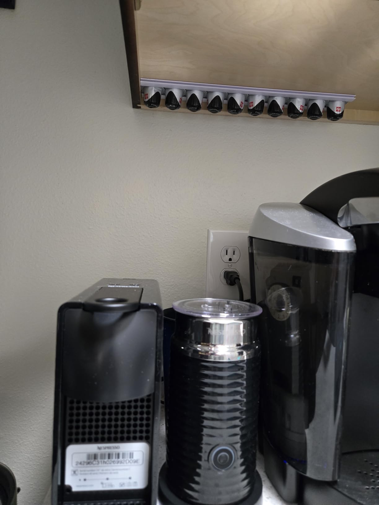 Nespresso Essenza Mini Espresso Machine by Breville with Milk Frother, Piano Black Customer Review Nespresso Essenza Mini Espresso Machine by Breville with Milk Frother, Piano Black - Customer Photo 1