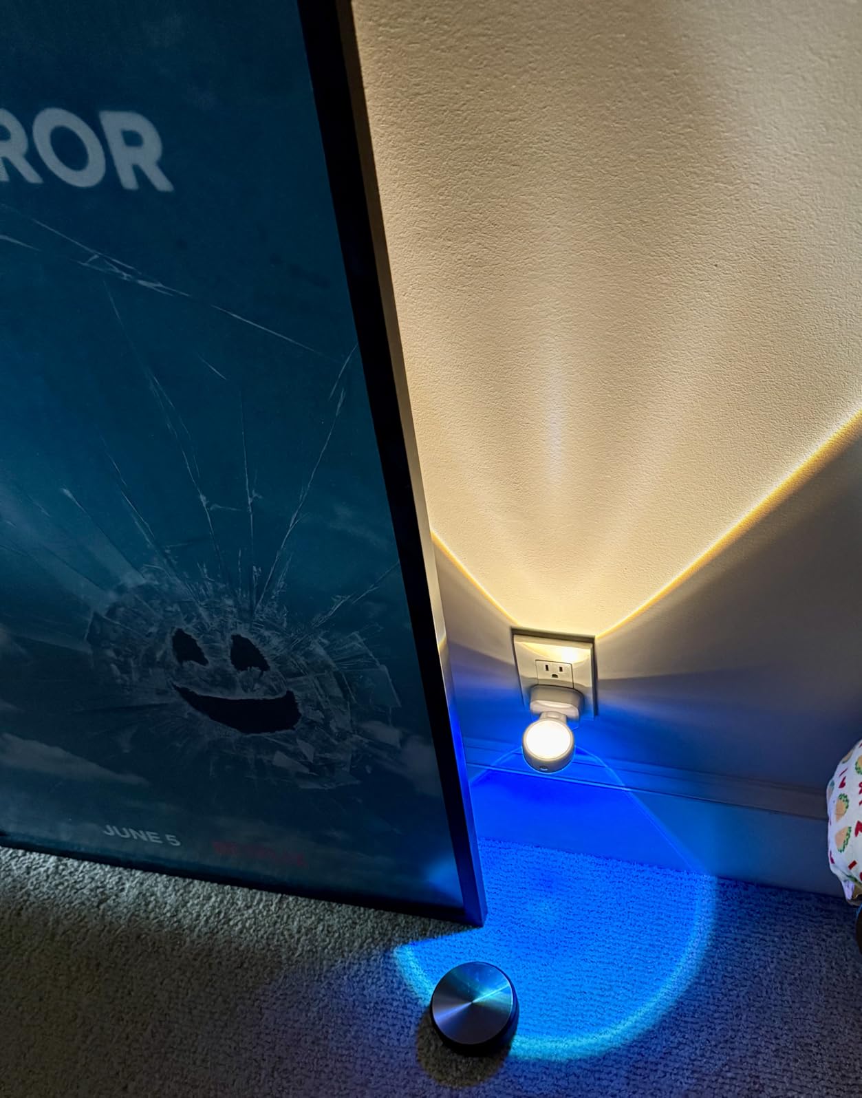 GE Color Changing LED Night Light for Kids, Dusk to Dawn Sensor, Home Decor Apartment Essentials, Wall Lights for Bedroom, Ambient Lighting, Nightlights Plug In, 1 pack, 34693 Customer Review GE Color Changing LED Night Light for Kids, Dusk to Dawn Sensor, Home Decor Apartment Essentials, Wall Lights for Bedroom, Ambient Lighting, Nightlights Plug In, 1 pack, 34693 - Customer Photo 1