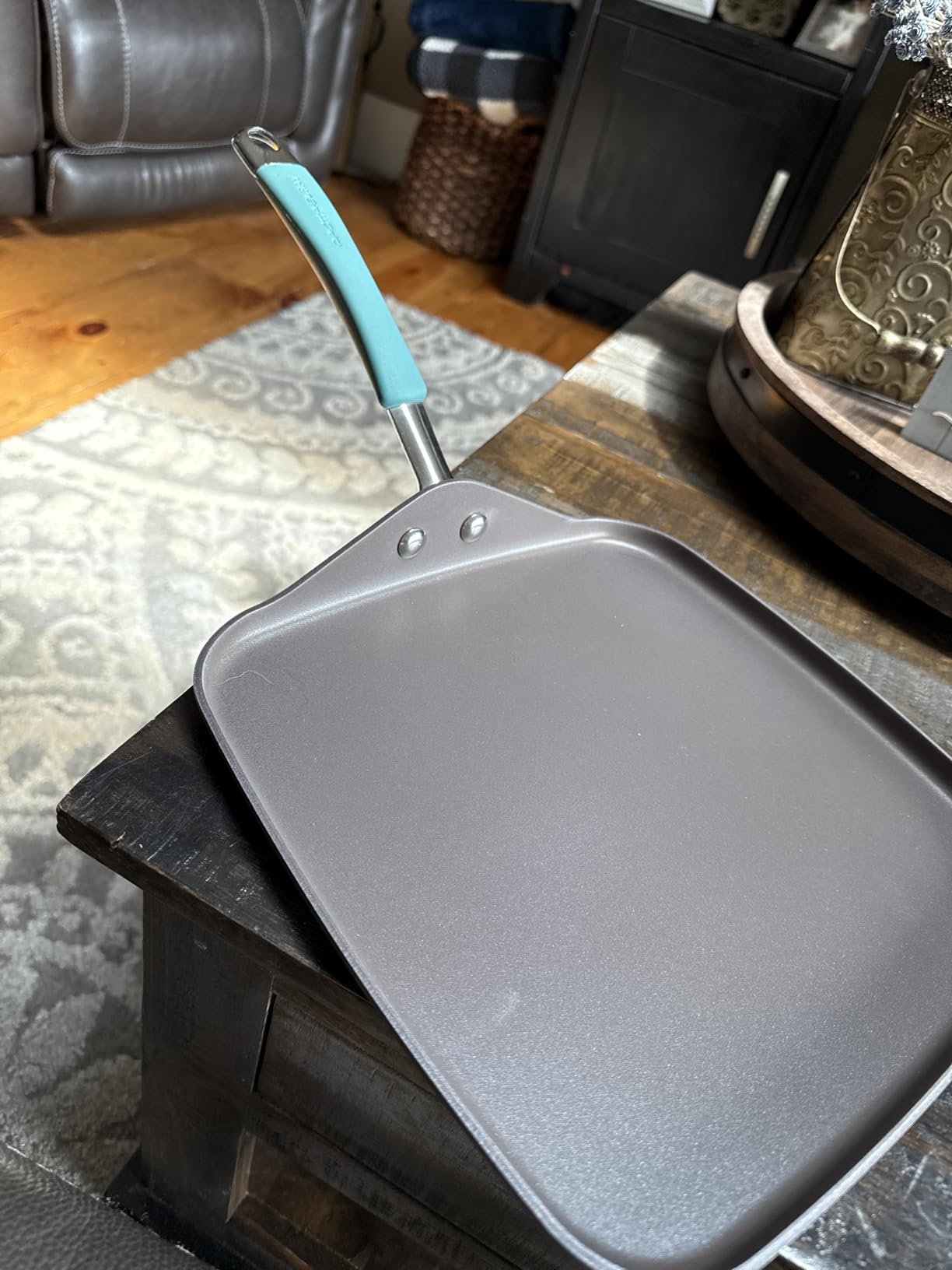 Rachael Ray Cucina Hard Anodized Nonstick Griddle Pan/Flat Grill, 11 Inch, Gray with Agave Blue Handle Customer Review Rachael Ray Cucina Hard Anodized Nonstick Griddle Pan/Flat Grill, 11 Inch, Gray with Agave Blue Handle - Customer Photo 1
