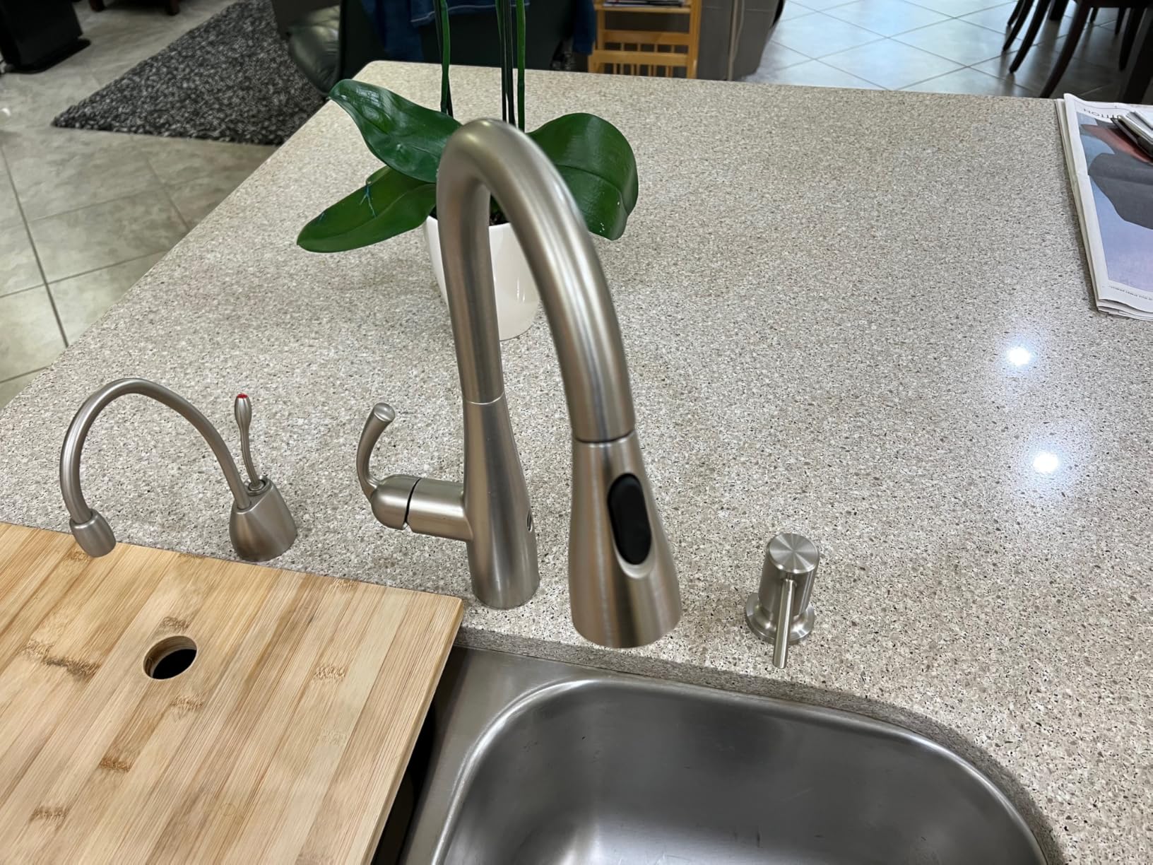Moen Essie Spot Resist Stainless MotionSense Wave One-Handle Touchless Kitchen Faucet with Pulldown Sprayer and Soap Dispenser, 87014EWSRS Customer Review Moen Essie Spot Resist Stainless MotionSense Wave One-Handle Touchless Kitchen Faucet with Pulldown Sprayer and Soap Dispenser, 87014EWSRS - Customer Photo 1