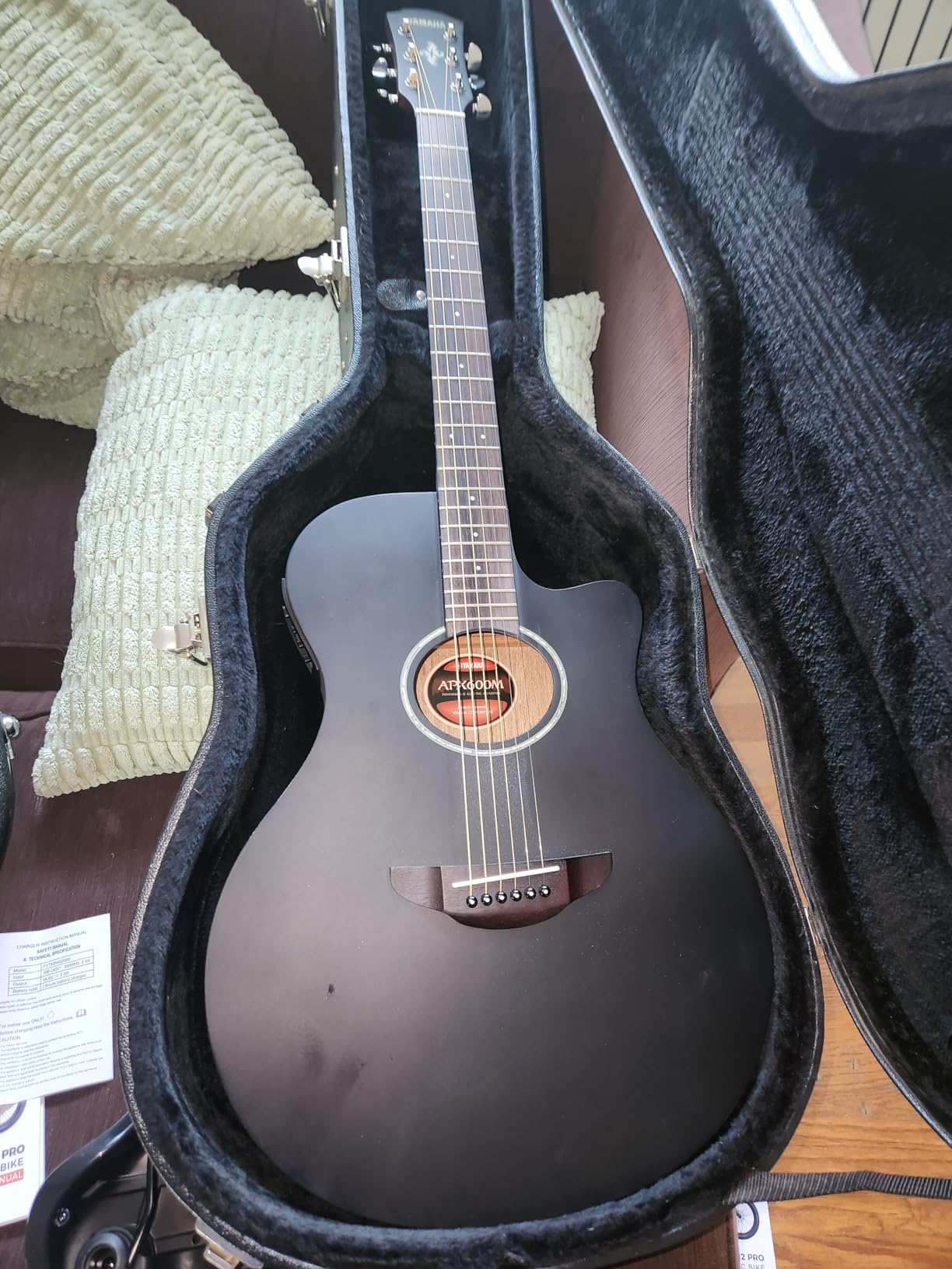 Yamaha APX600 BL Thin Body Acoustic-Electric Guitar, Black Customer Review Yamaha APX600 BL Thin Body Acoustic-Electric Guitar, Black - Customer Photo 1
