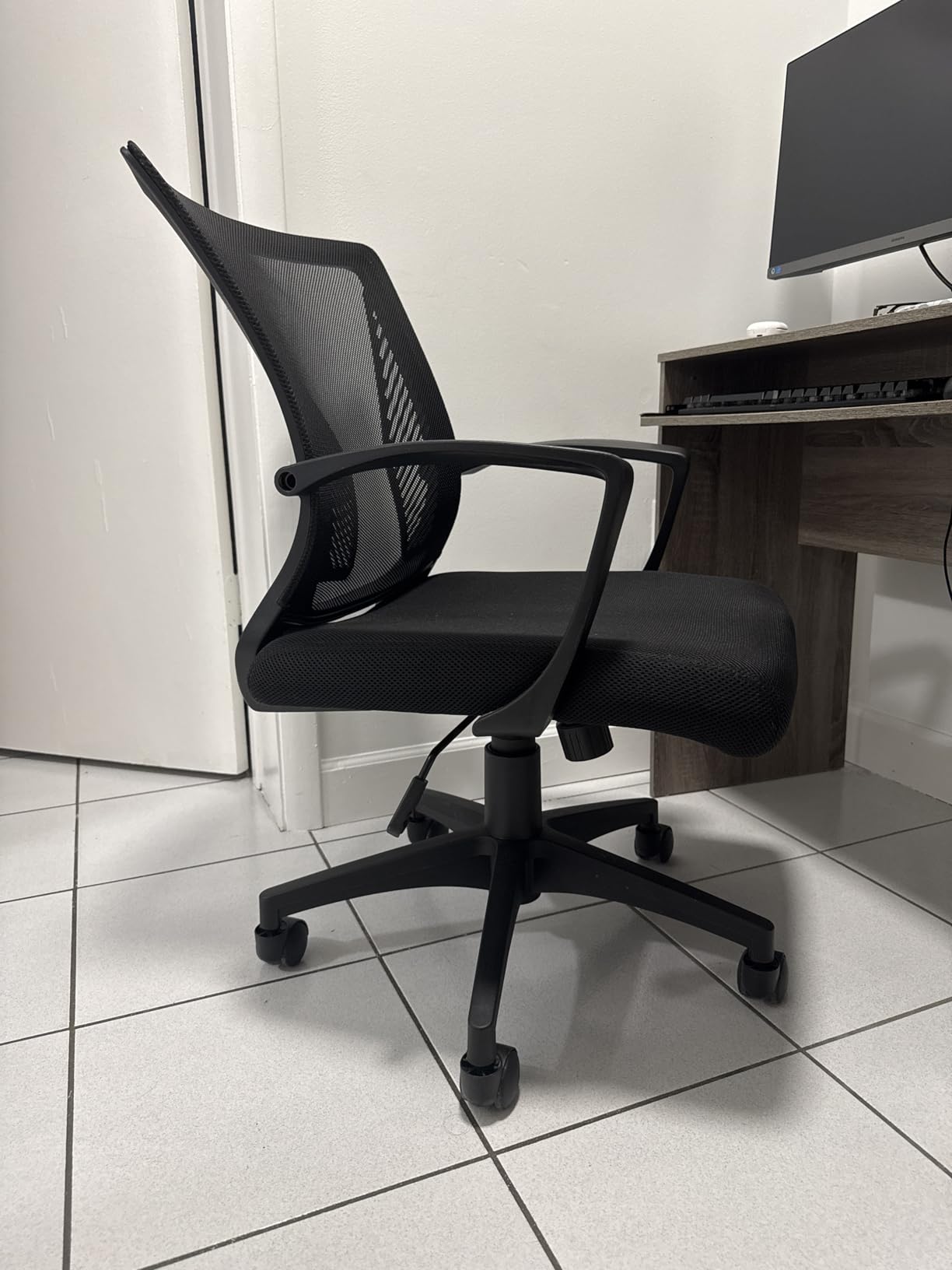 Furmax Office Chair Ergonomic Computer Desk Mesh Chair Mid Back Swivel Lumbar Support with Armrest (1, Black) Customer Review Furmax Office Chair Ergonomic Computer Desk Mesh Chair Mid Back Swivel Lumbar Support with Armrest (1, Black) - Customer Photo 1