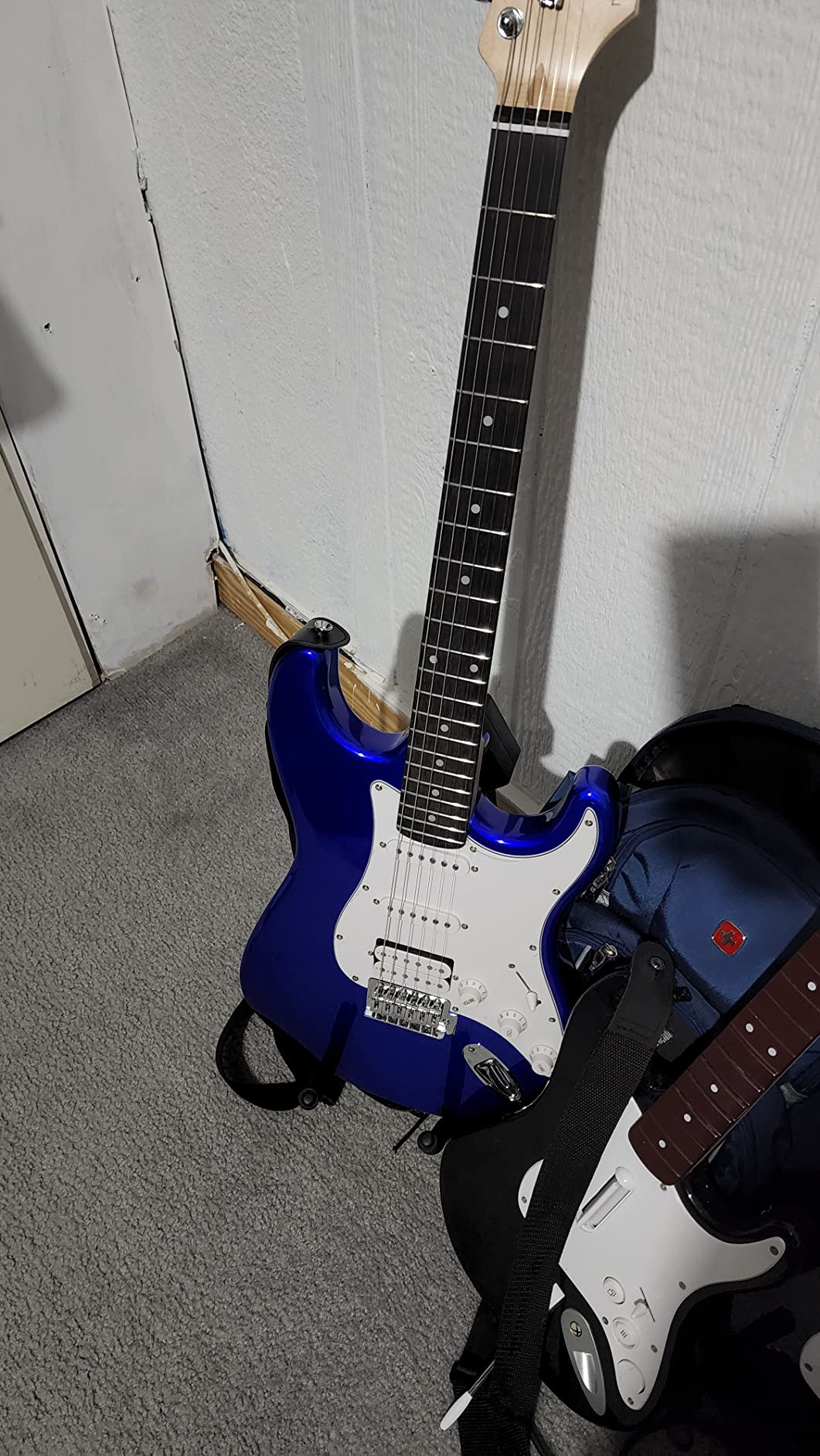 Donner DST-100S 39 Inch Full Size Electric Guitar Kit Solid Body Sunburst, Beginner Starter, with Amplifier, Bag, Capo, Strap, String, Tuner, Cable, Picks Customer Review Donner DST-100S 39 Inch Full Size Electric Guitar Kit Solid Body Sunburst, Beginner Starter, with Amplifier, Bag, Capo, Strap, String, Tuner, Cable, Picks - Customer Photo 2