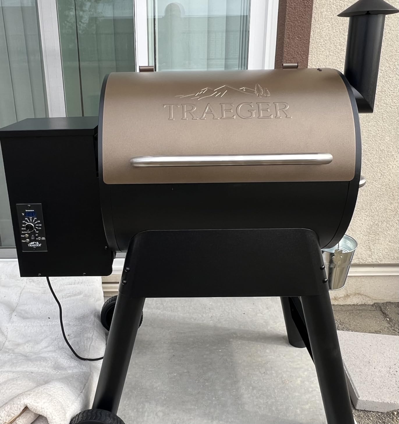 Traeger Grills Pro 22 Wood Pellet Grill & Smoker, Electric Pellet Smoker Grill Combo, 6-in-1 BBQ Versatility, 572 sq. in. Grilling Capacity, Meat Probe, 450 Degree Max Temperature, 18LB Hopper, Bronze Customer Review Traeger Grills Pro 22 Wood Pellet Grill & Smoker, Electric Pellet Smoker Grill Combo, 6-in-1 BBQ Versatility, 572 sq. in. Grilling Capacity, Meat Probe, 450 Degree Max Temperature, 18LB Hopper, Bronze - Customer Photo 1