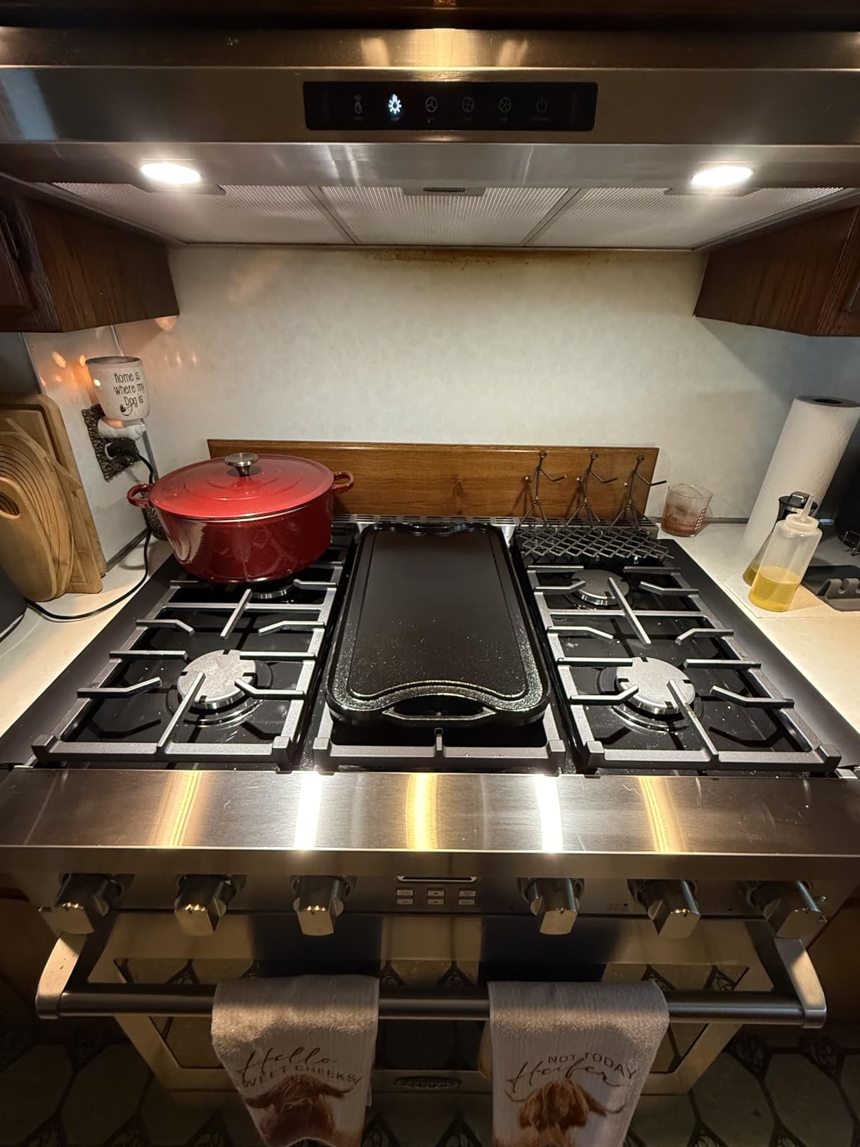 Amazon Basics Pre-Seasoned Cast Iron Reversible Rectangular Grill/Griddle, Black, 20 x 10.39 x 0.98 inch Customer Review Amazon Basics Pre-Seasoned Cast Iron Reversible Rectangular Grill/Griddle, Black, 20 x 10.39 x 0.98 inch - Customer Photo 1