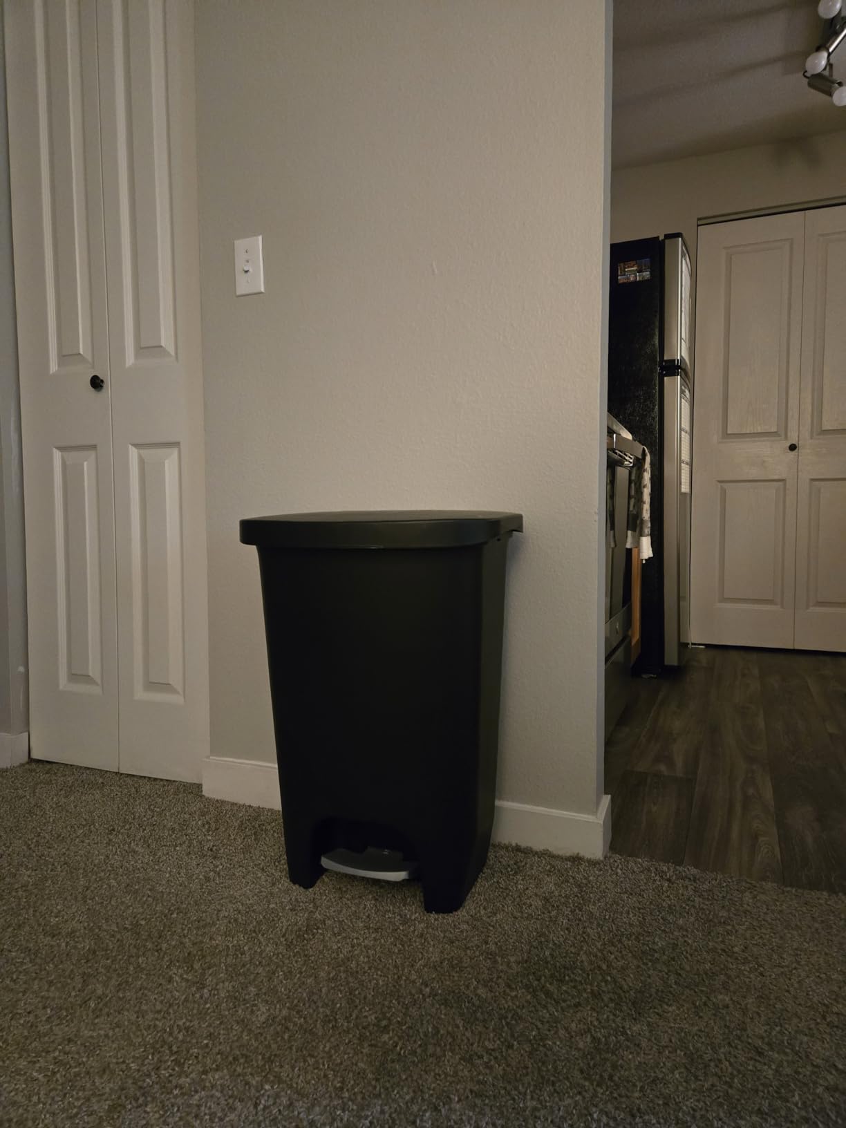 Glad 13 Gallon Trash Can | Plastic Kitchen Waste Bin with Odor Protection of Lid | Hands Free with Step On Foot Pedal and Garbage Bag Rings, Black Customer Review Glad 13 Gallon Trash Can | Plastic Kitchen Waste Bin with Odor Protection of Lid | Hands Free with Step On Foot Pedal and Garbage Bag Rings, Black - Customer Photo 1