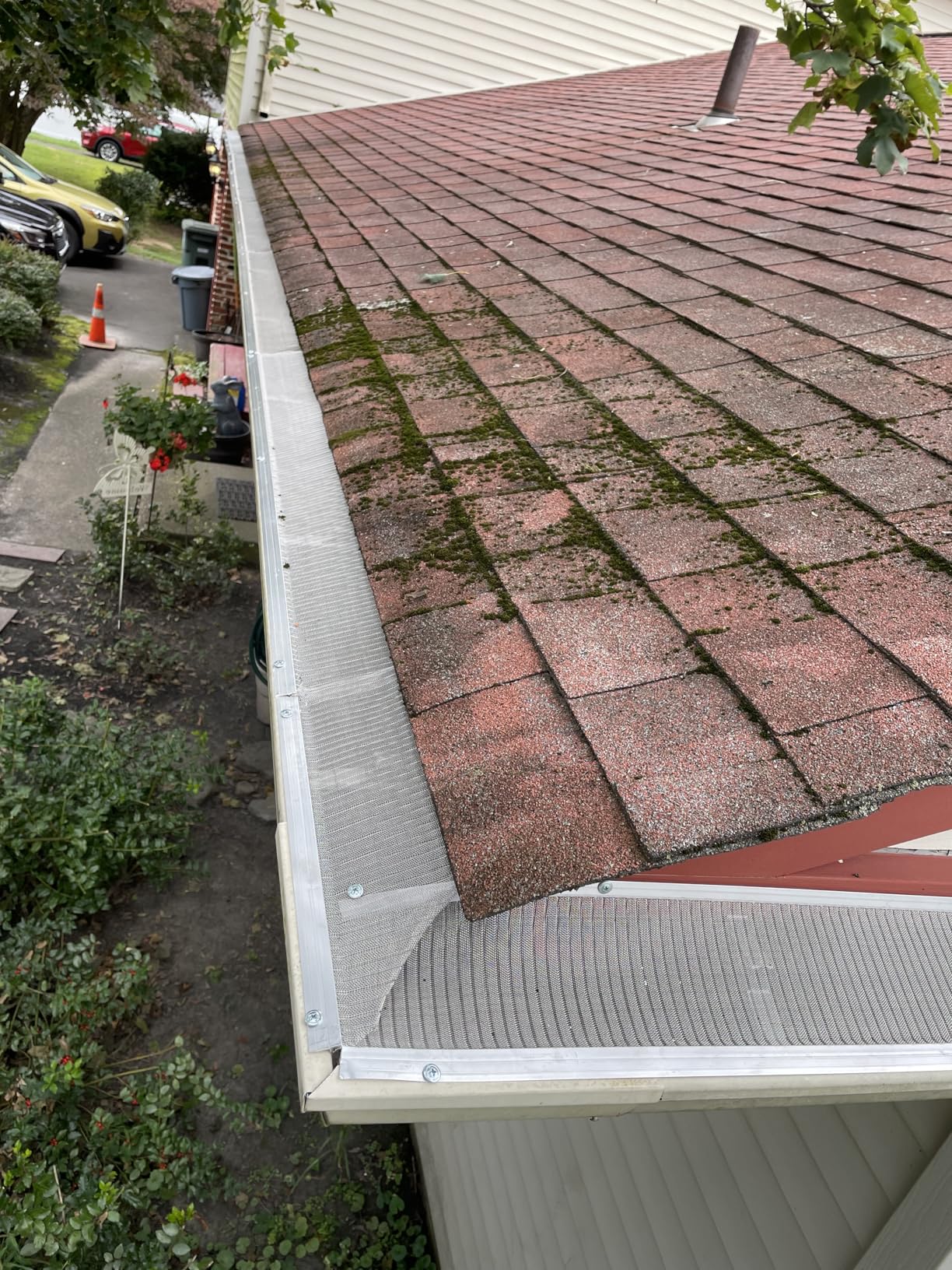 Raptor Gutter Guard – 48 FT. (Nominal) Contractor Grade Stainless Steel Micro-Mesh Gutter Guard Kit with Screws Included. Fits 5 in. Gutters and Smaller. DIY-Friendly. Customer Review Raptor Gutter Guard – 48 FT. (Nominal) Contractor Grade Stainless Steel Micro-Mesh Gutter Guard Kit with Screws Included. Fits 5 in. Gutters and Smaller. DIY-Friendly. - Customer Photo 2