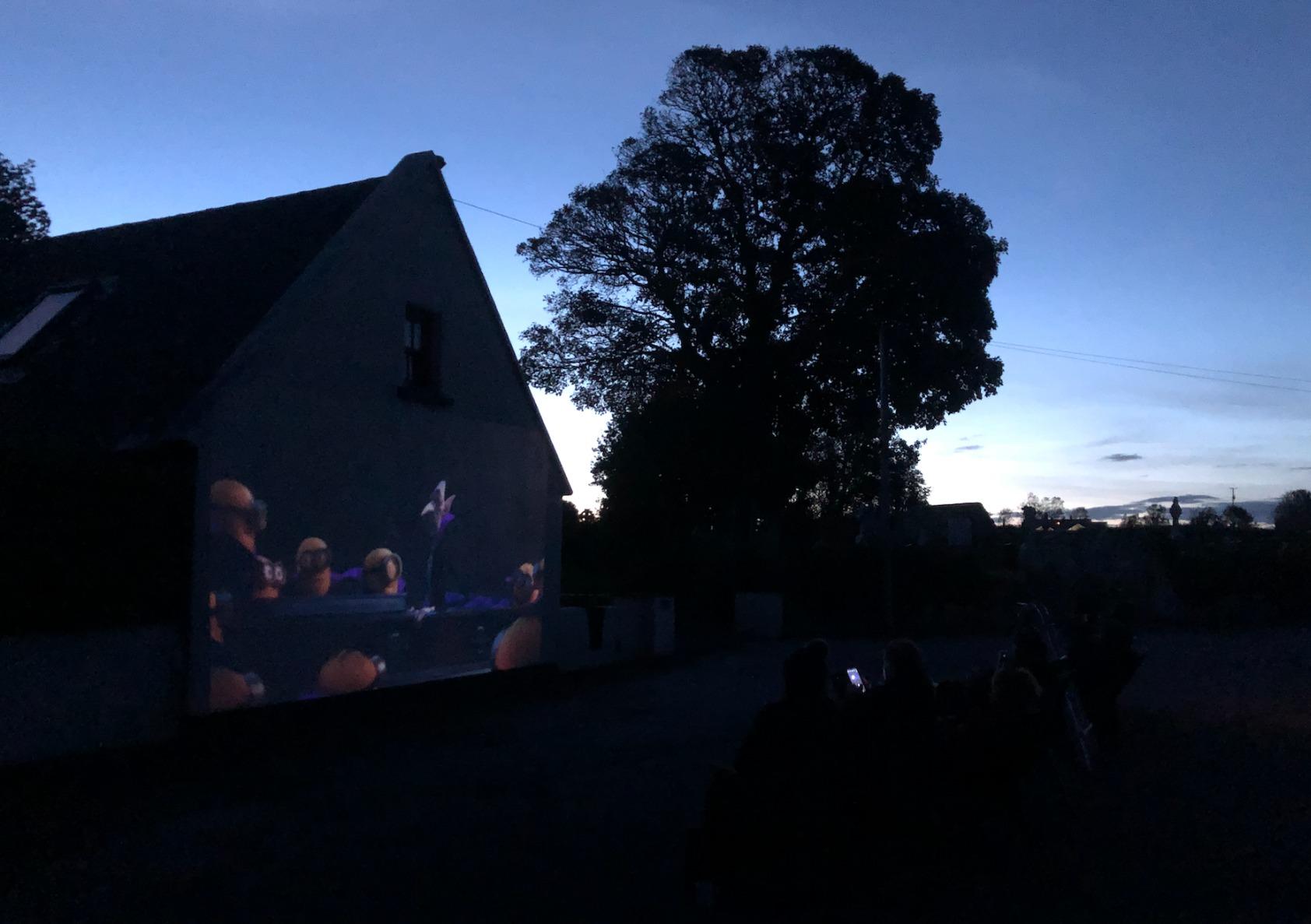AKASO Mini Projector, Pocket-Sized DLP Portable Projector, 1080P Cookie Projector , Support HDMI WiFI Built-in Rechargeable Battery Stereo Speakers and Remote Control Movie Projector - Customer Photo 2