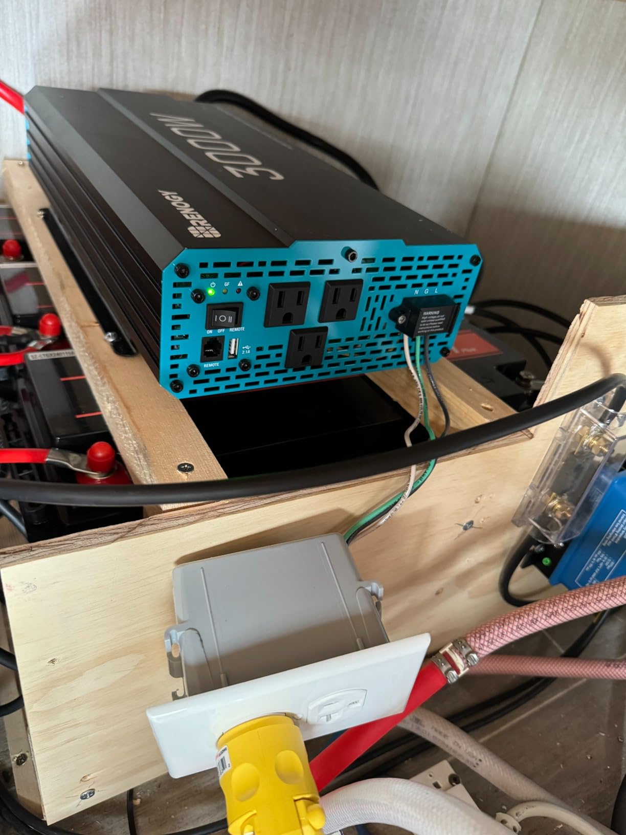 Renogy 1000W Pure Sine Wave Inverter 12V DC to 120V AC Converter for Home, RV, Truck, Off-Grid Solar Power 110V with Built-in 5V/2.1A USB Port, Hardwire Remote Controller Customer Review Renogy 1000W Pure Sine Wave Inverter 12V DC to 120V AC Converter for Home, RV, Truck, Off-Grid Solar Power 110V with Built-in 5V/2.1A USB Port, Hardwire Remote Controller - Customer Photo 1
